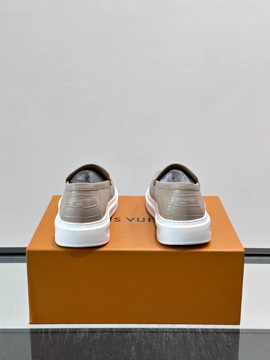 Men's Loafers And Dress Shoes LOUIS VUITTON 17806105