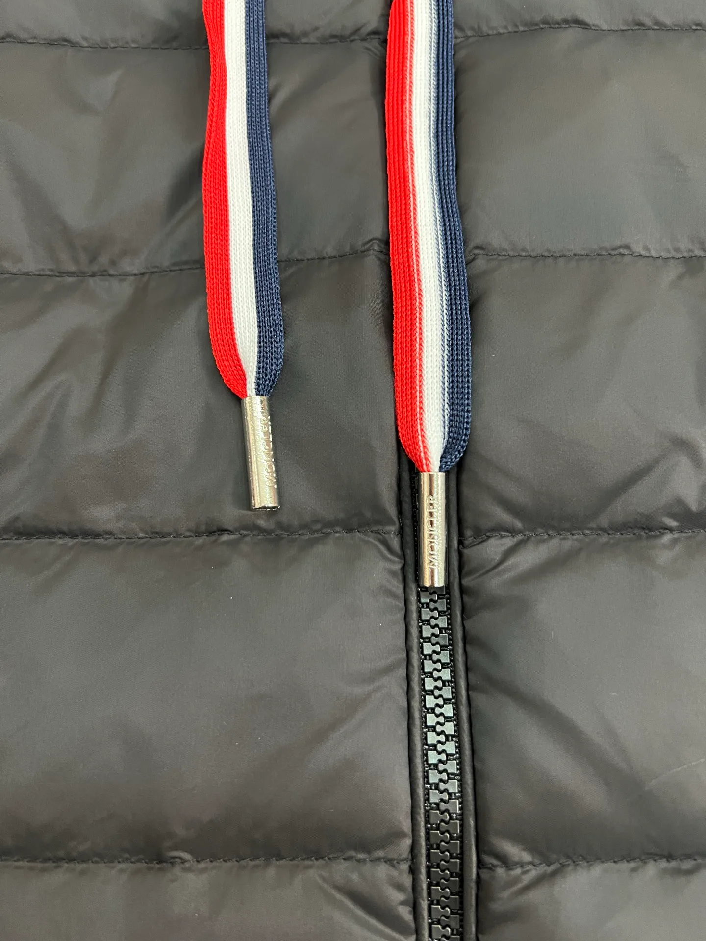 Куртки И Пуховики Мужские Moncler 18599824