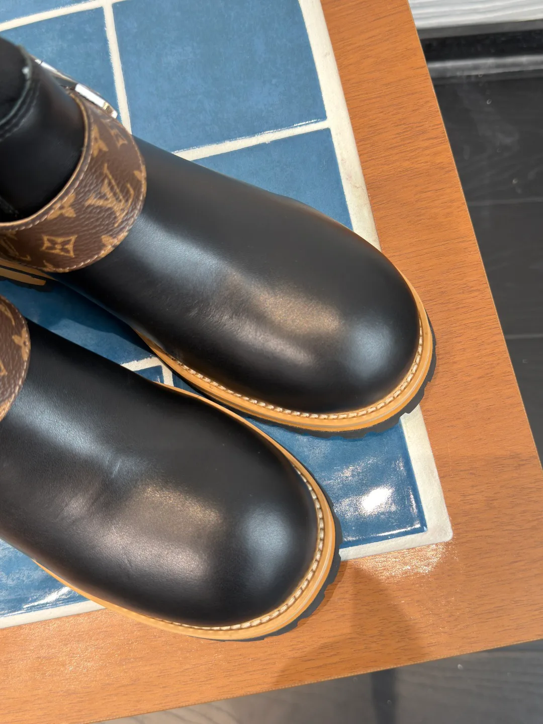 Women's Boots LOUIS VUITTON 18252044