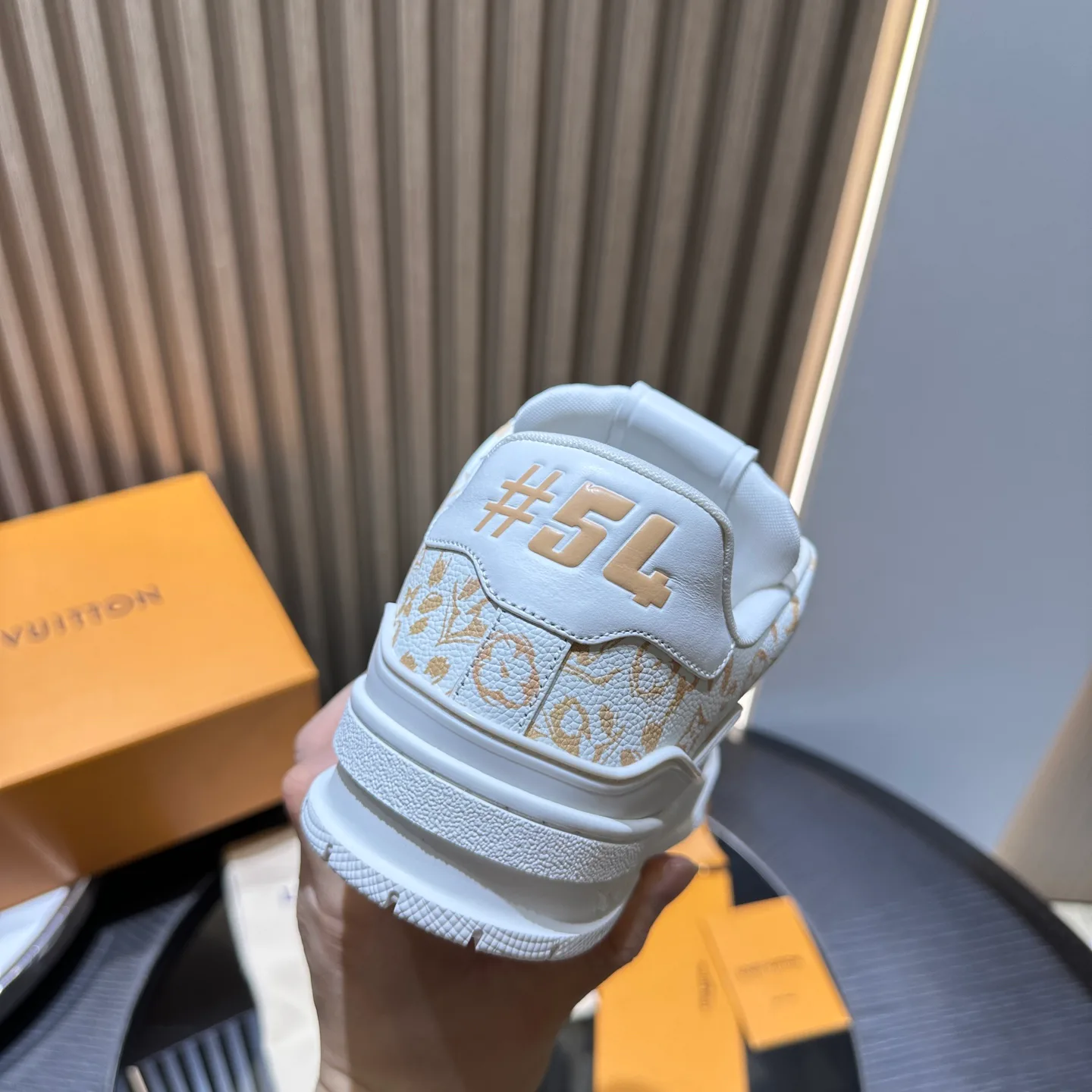 Women's Sneakers LOUIS VUITTON 18192449