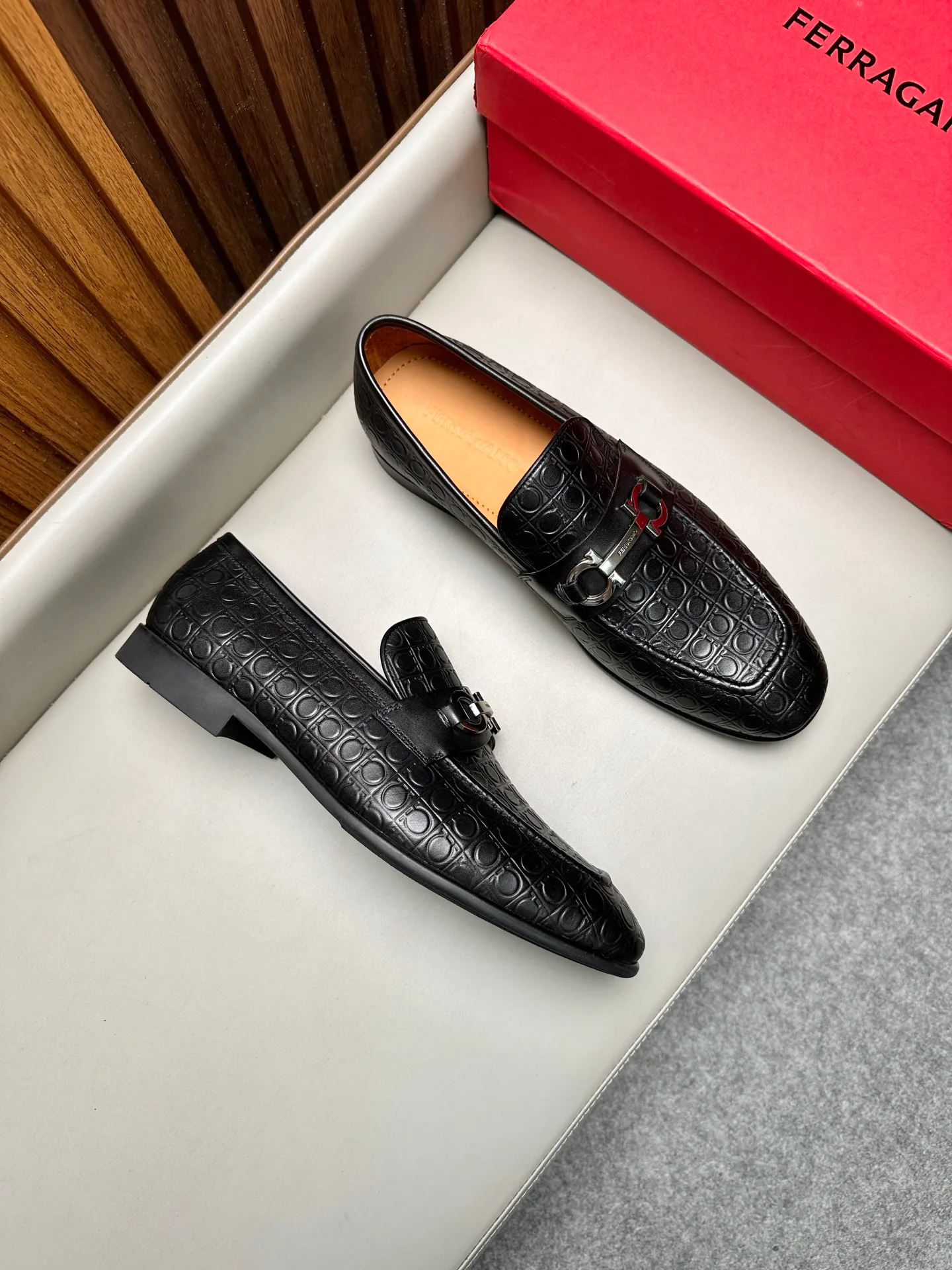 Men's Loafers And Dress Shoes SALVATORE FERRAGAMO 17470842