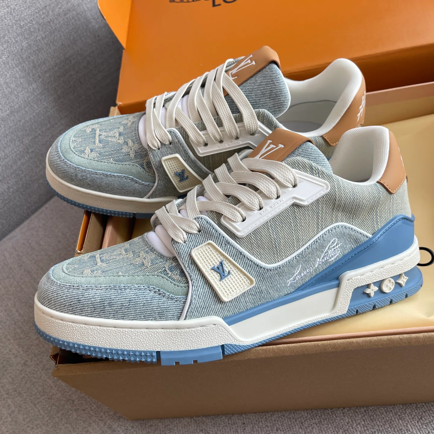 Women's Sneakers LOUIS VUITTON 17511541