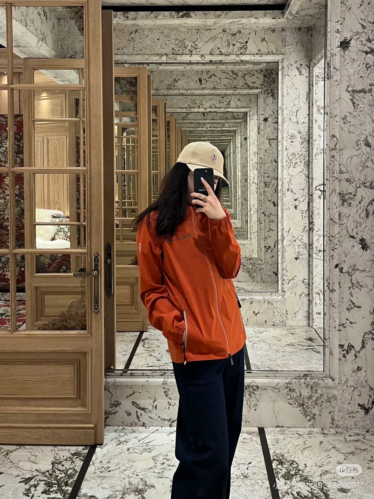 Women's Jackets And Down Jackets MONCLER 18501653