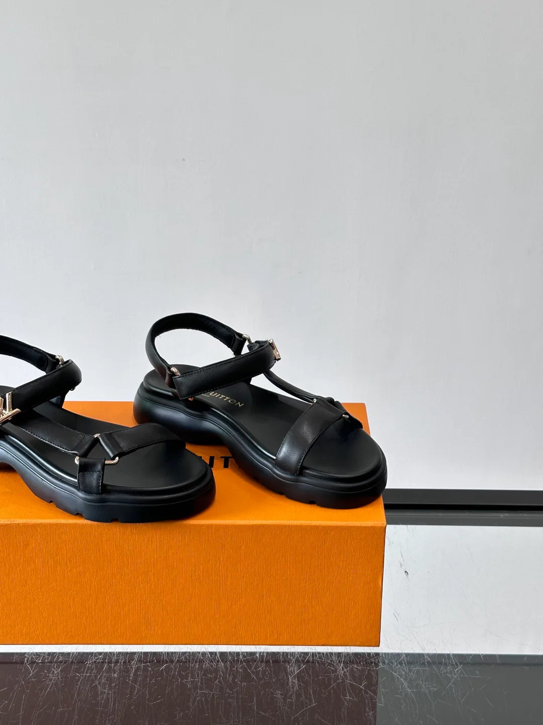Women's Sandals LOUIS VUITTON 17593007