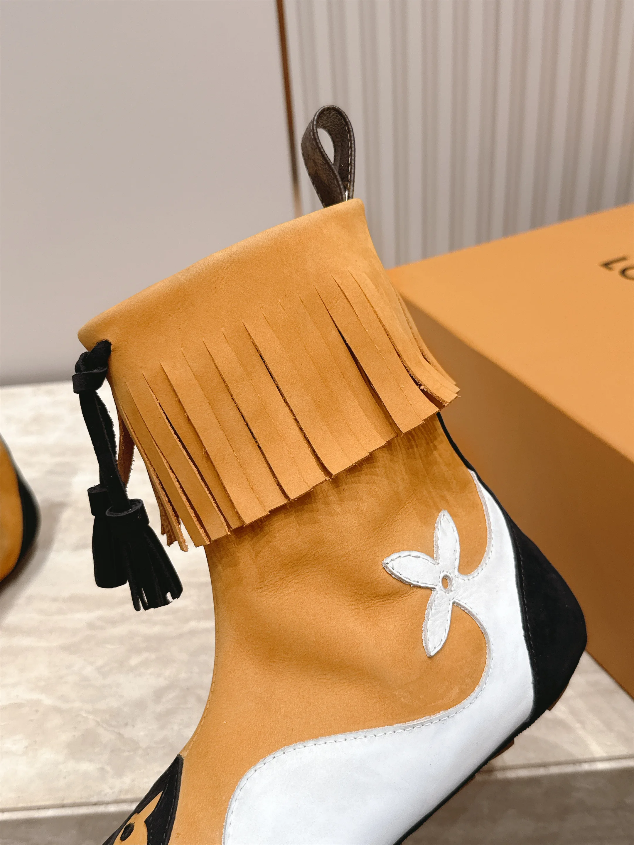 Women's Booties LOUIS VUITTON 18187155