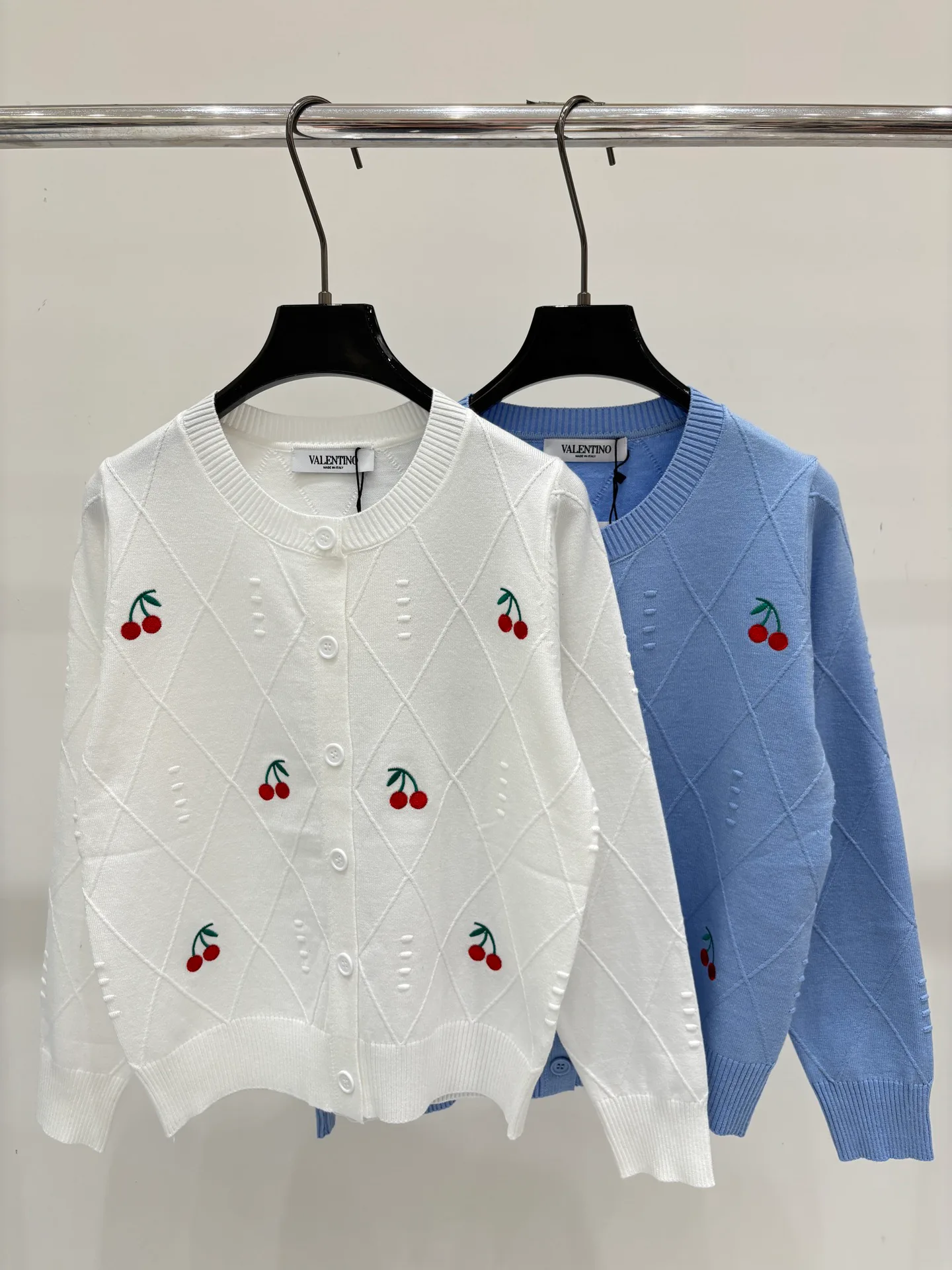 Women's Jumpers And Sweaters VALENTINO 17827860