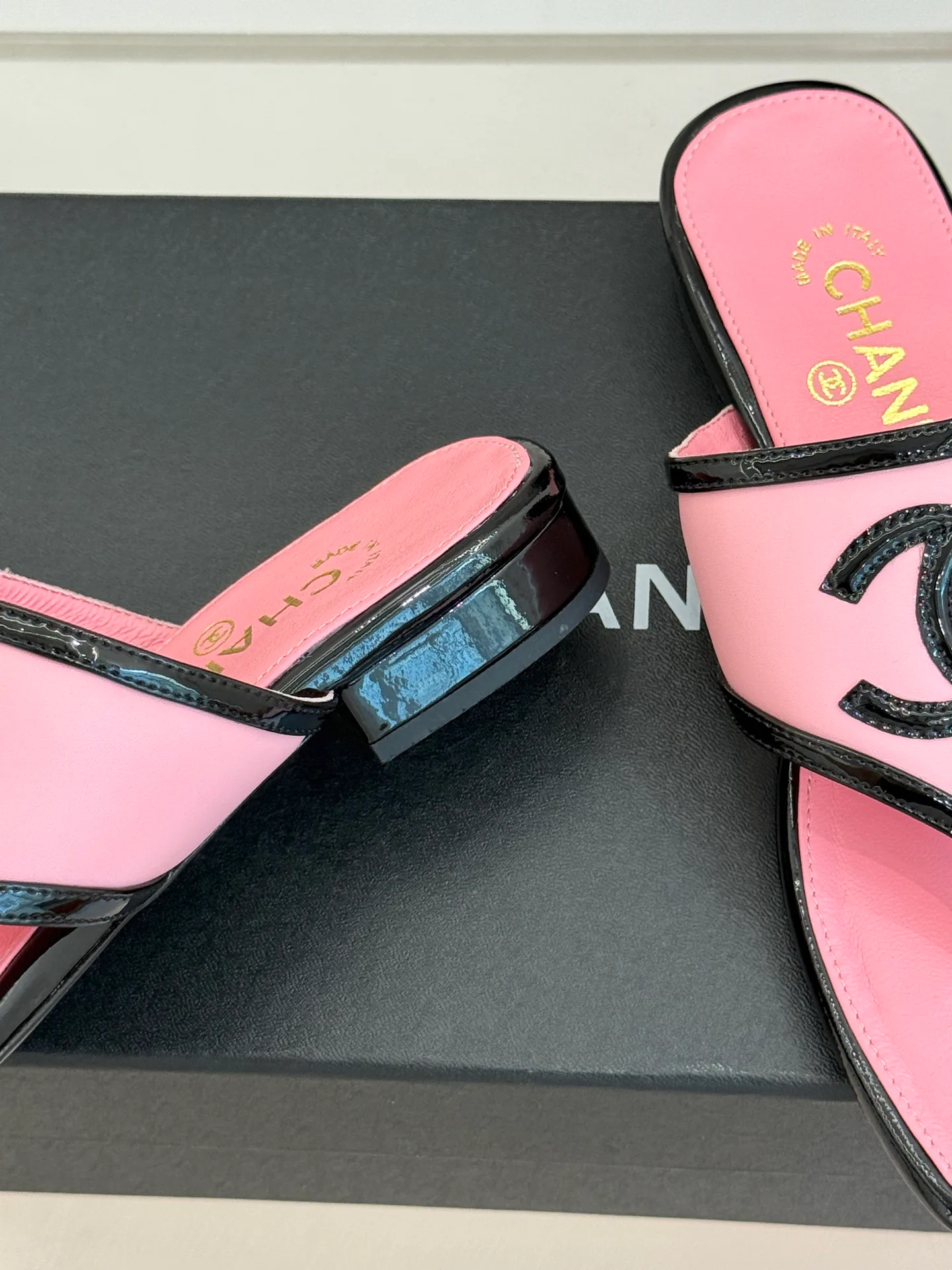 Women's Flip-Flops CHANEL 17425290