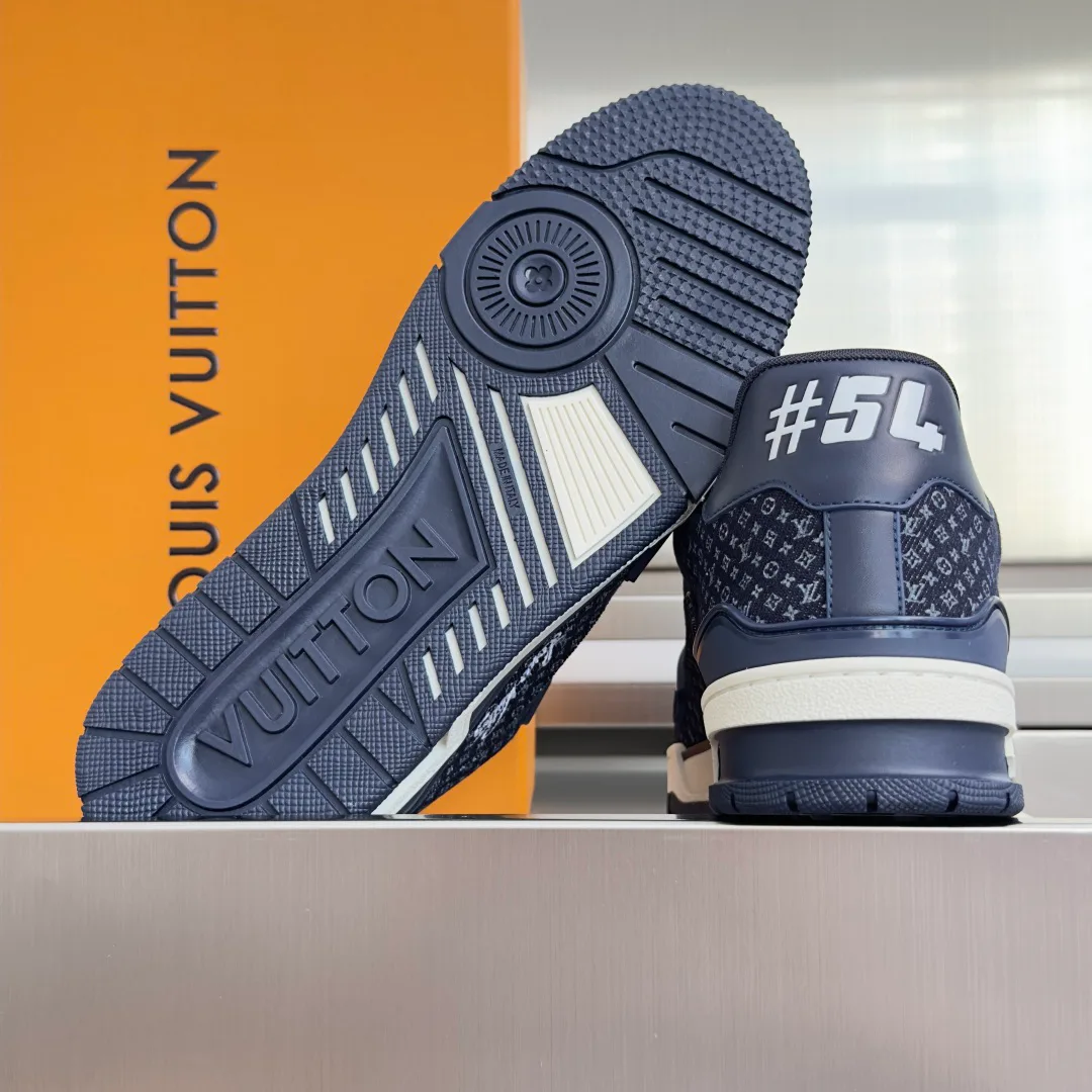 Men's Sneakers LOUIS VUITTON 18092947