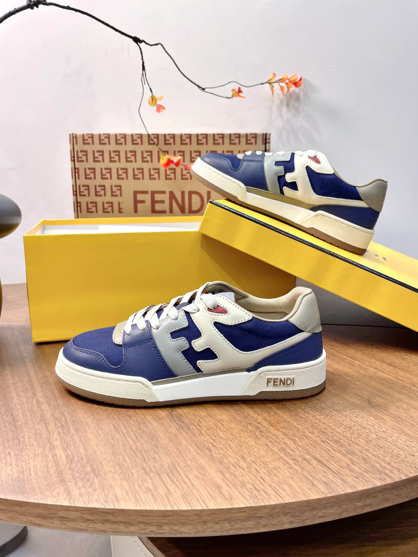 Women's Sneakers FENDI 17957373