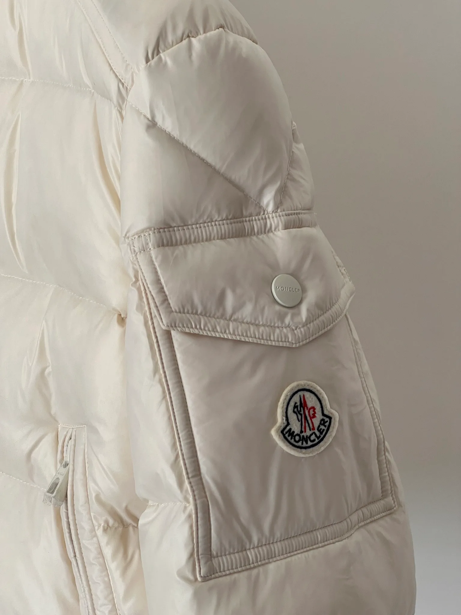 Women's Jackets And Down Jackets MONCLER 18416137