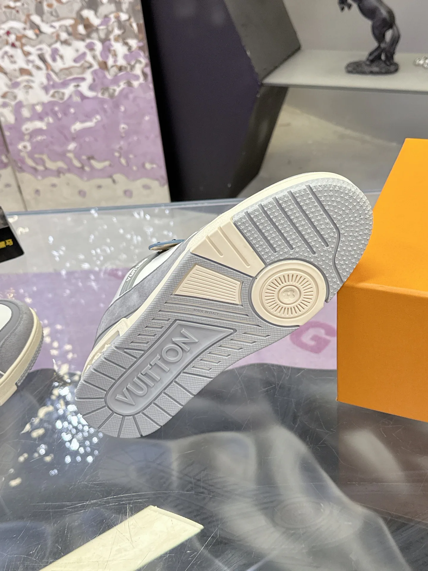 Women's Sneakers LOUIS VUITTON 18104016