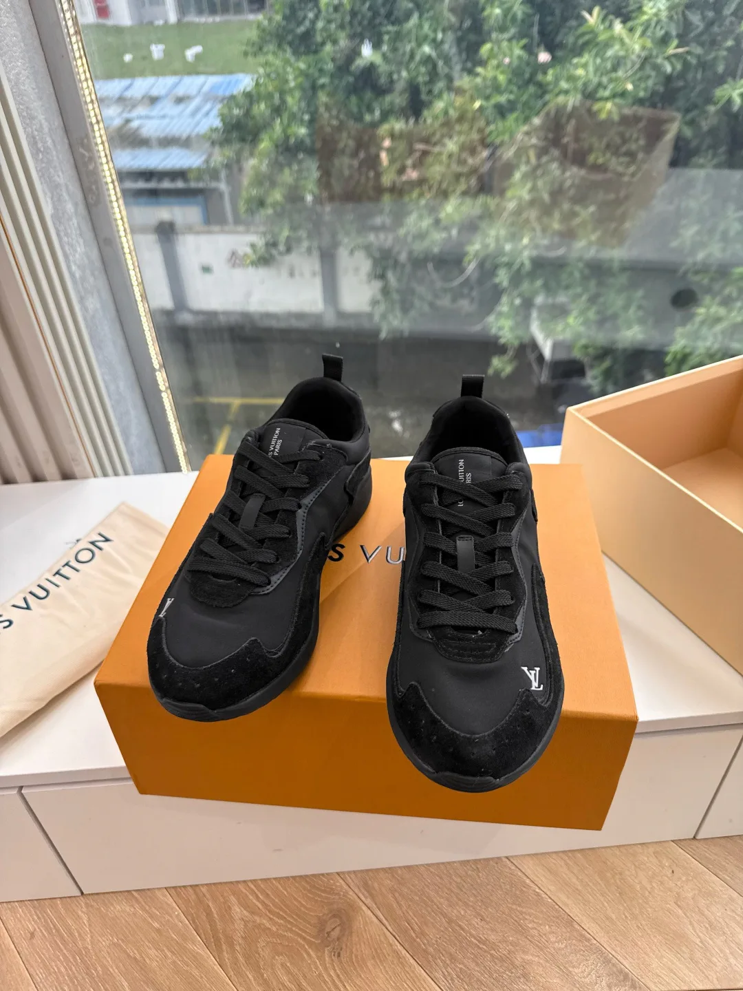 Women's Sneakers LOUIS VUITTON 18053501