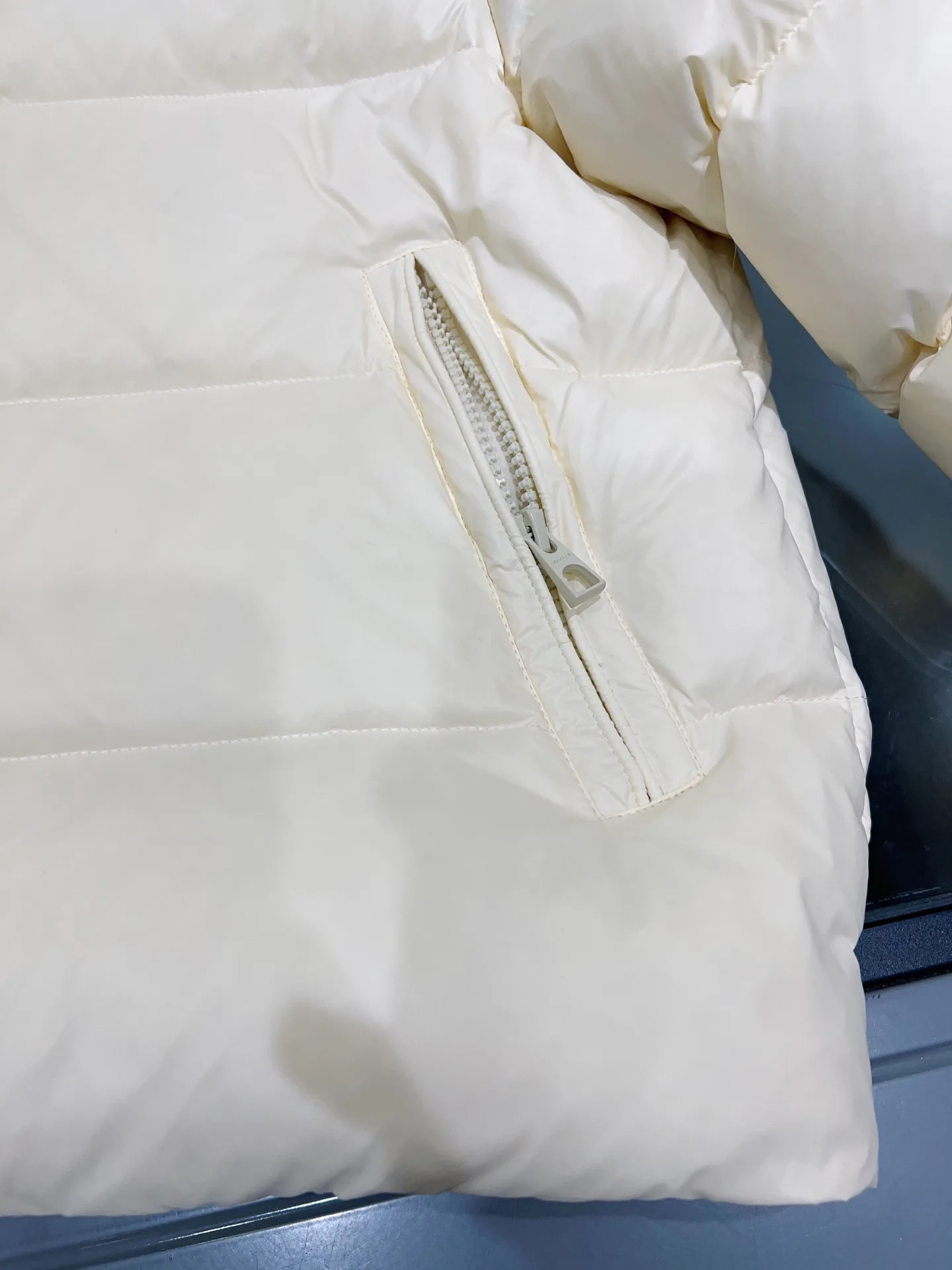 Women's Jackets And Down Jackets MONCLER 18368424