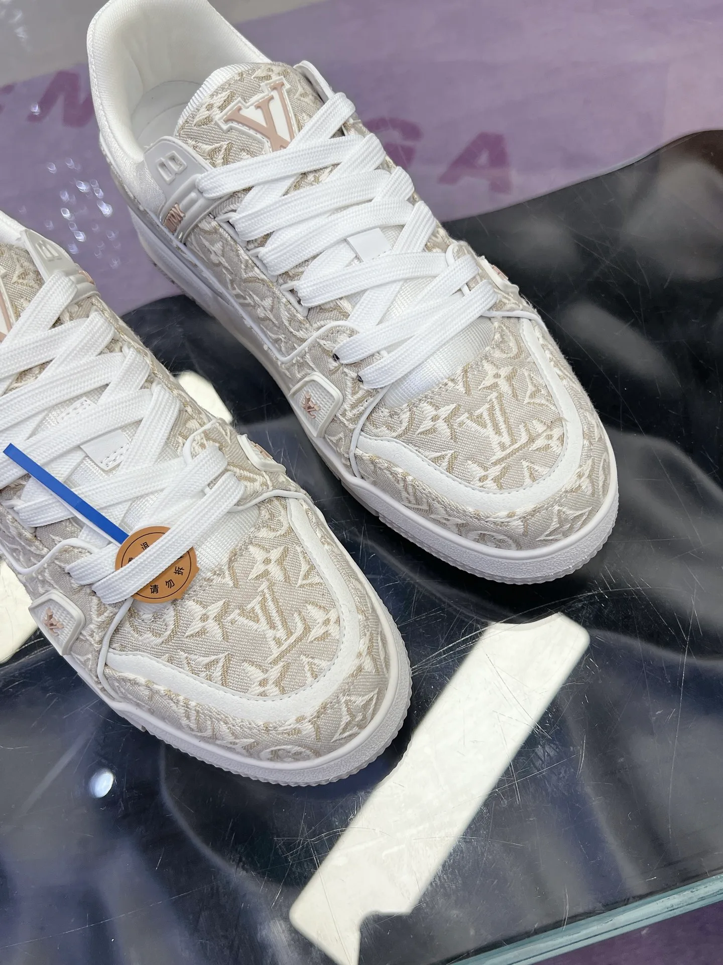 Men's Sneakers LOUIS VUITTON 17635618