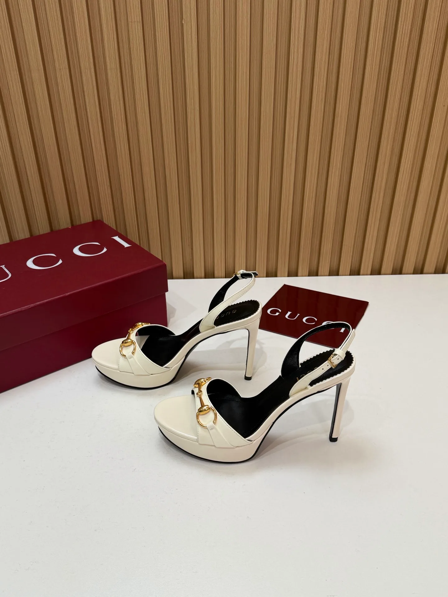 Women's Open-Toe Sandals GUCCI 18396263