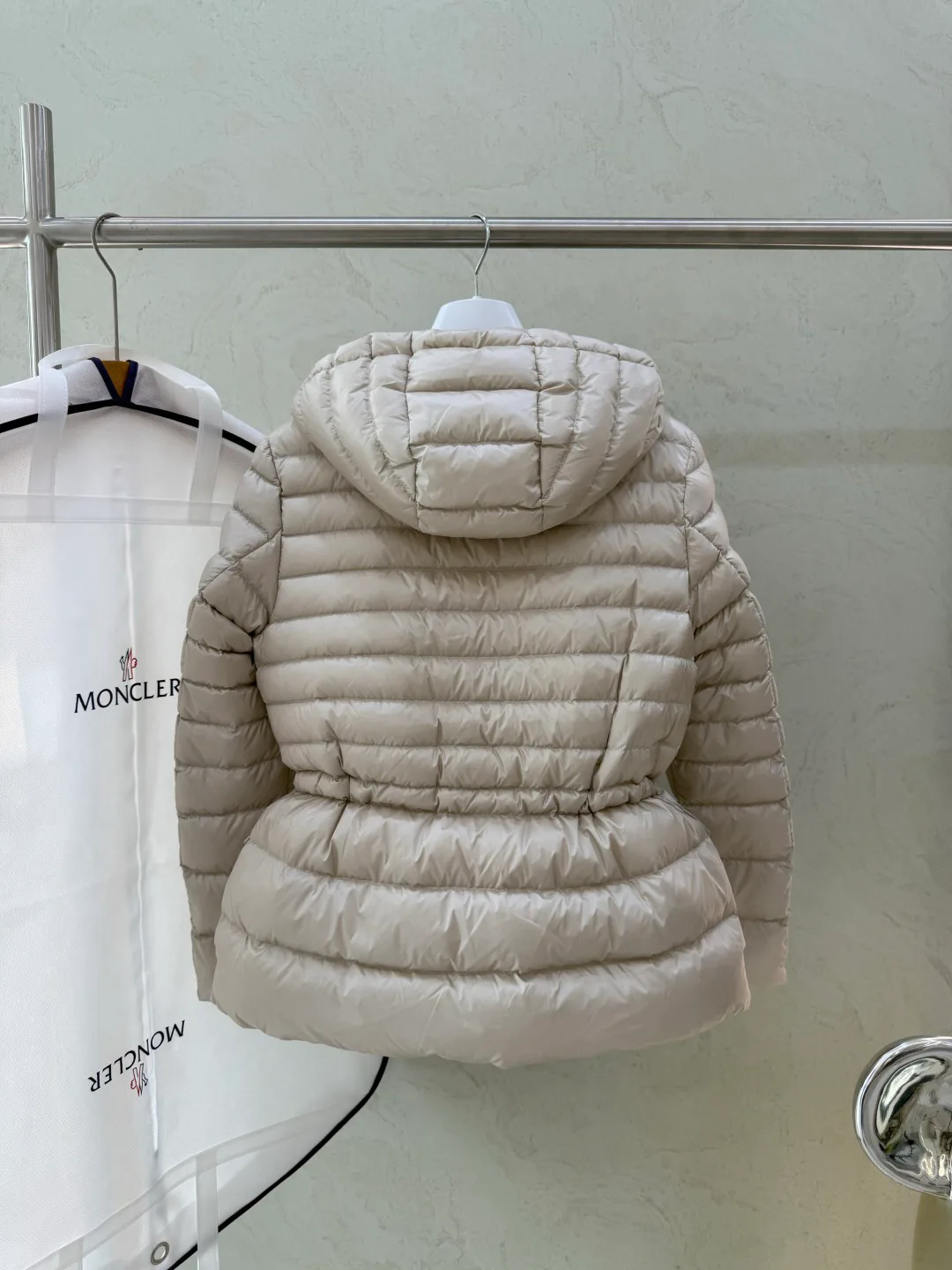 Women's Jackets And Down Jackets MONCLER 18043552