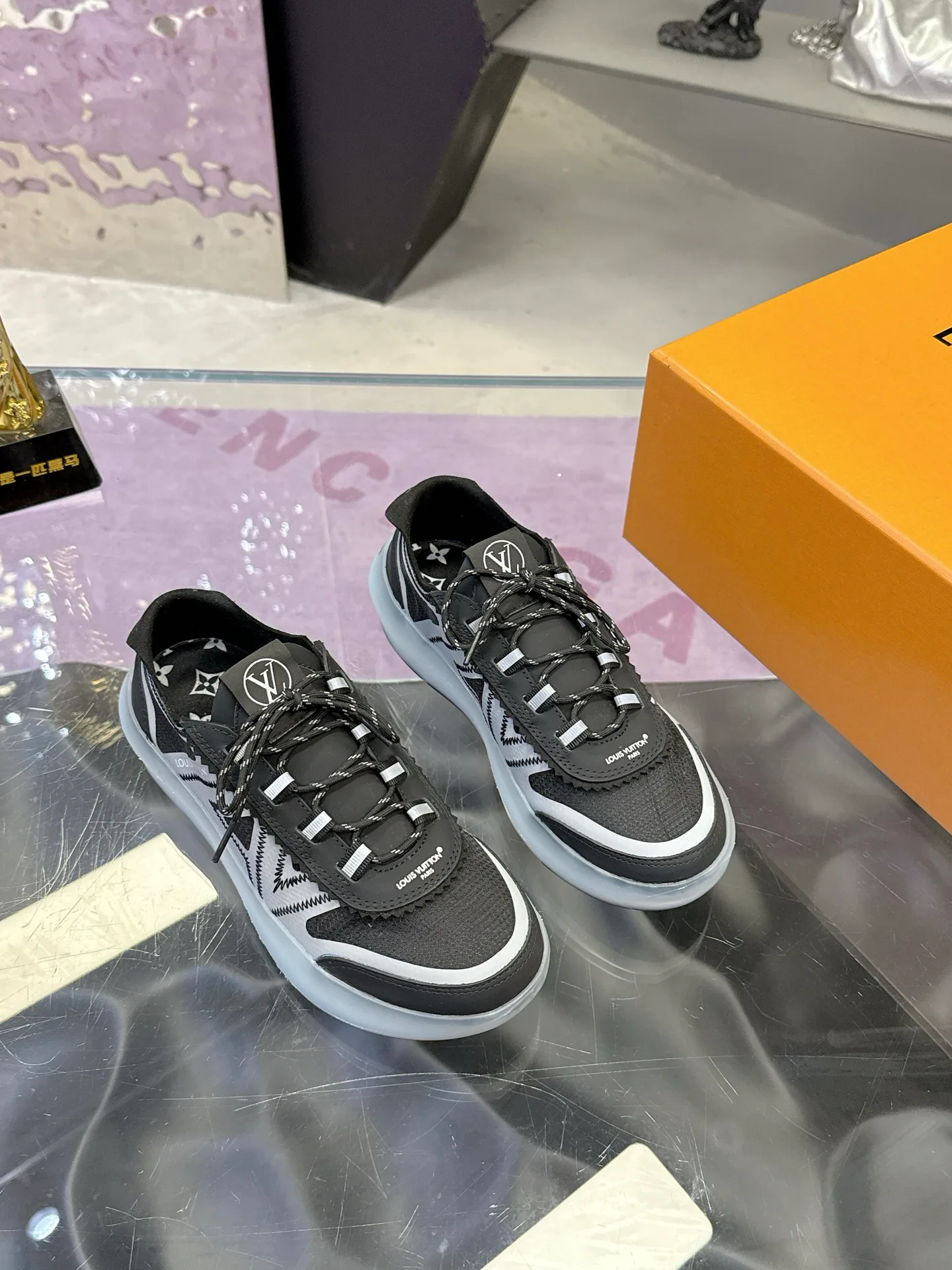 Women's Sneakers LOUIS VUITTON 17368528