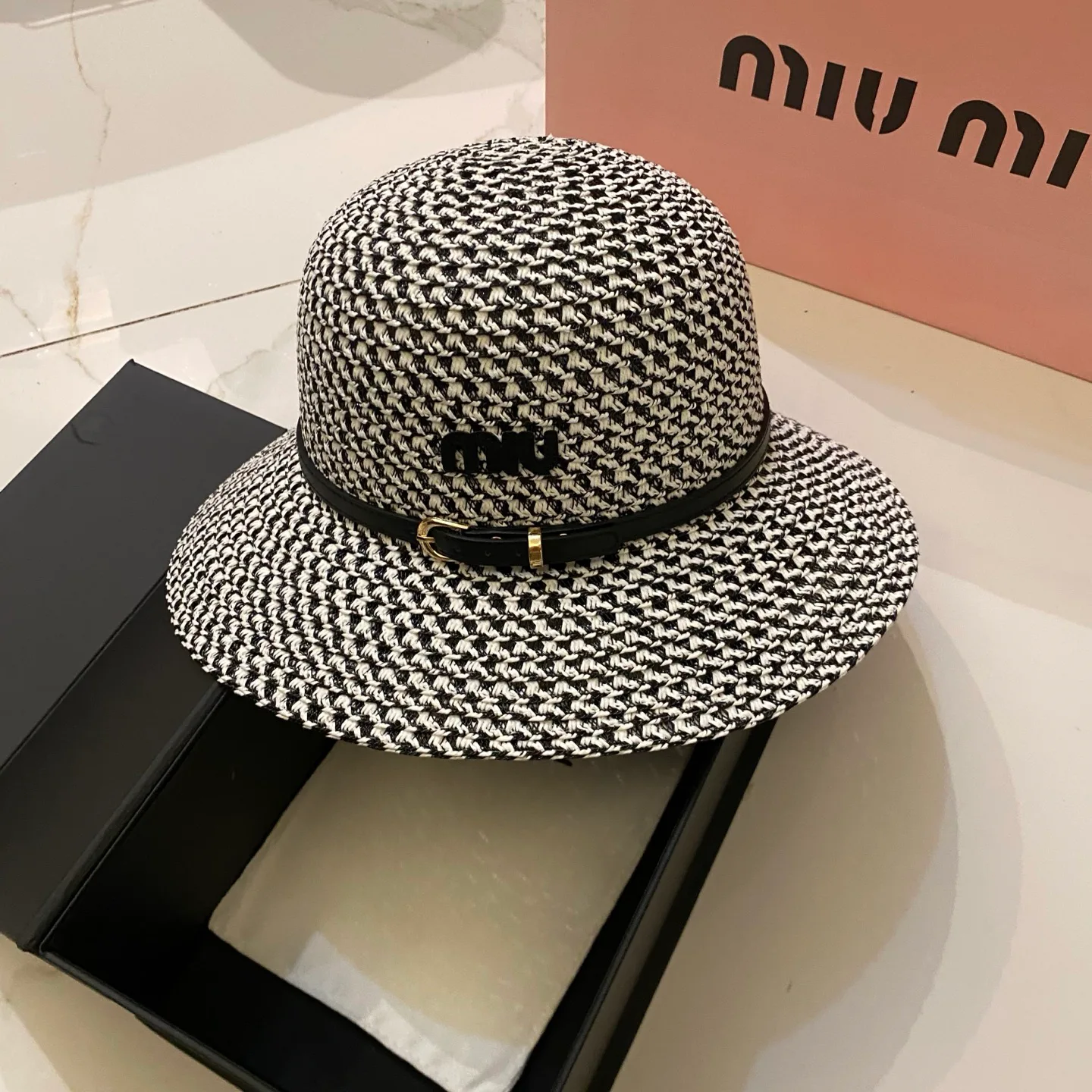 Hats MIU MIU 17498289