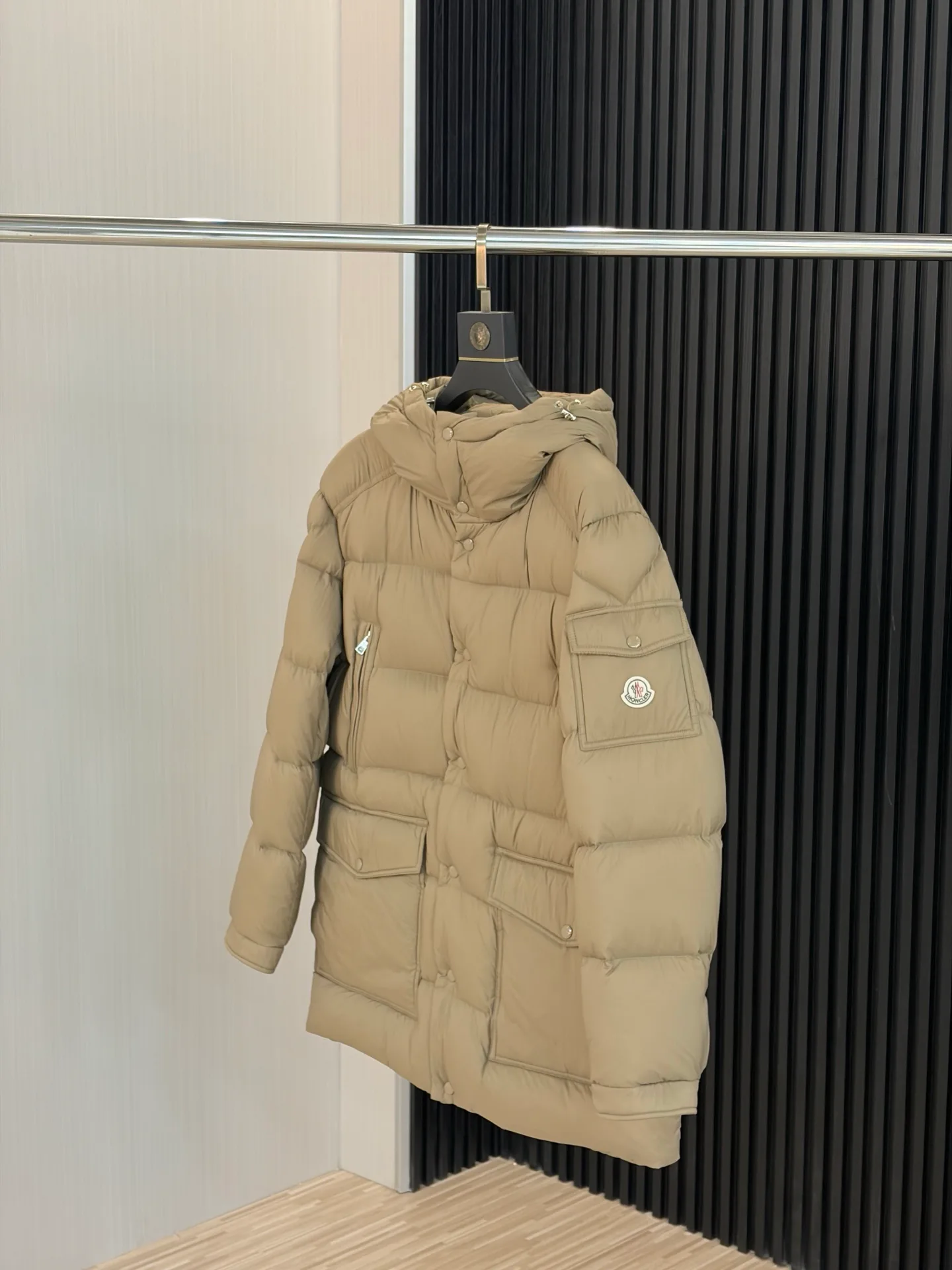 Women's Jackets And Down Jackets MONCLER 18323845