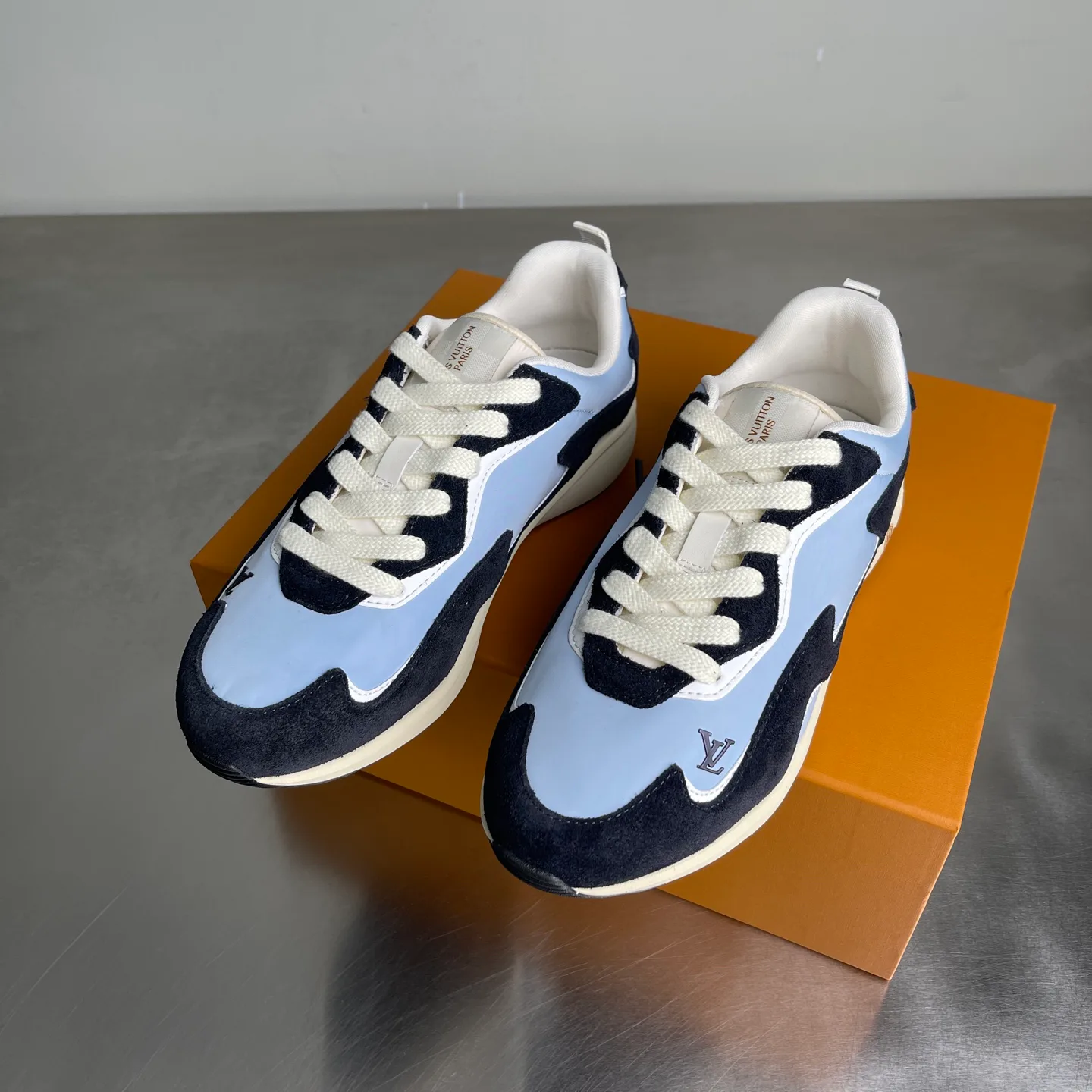Men's Sneakers LOUIS VUITTON 17818958