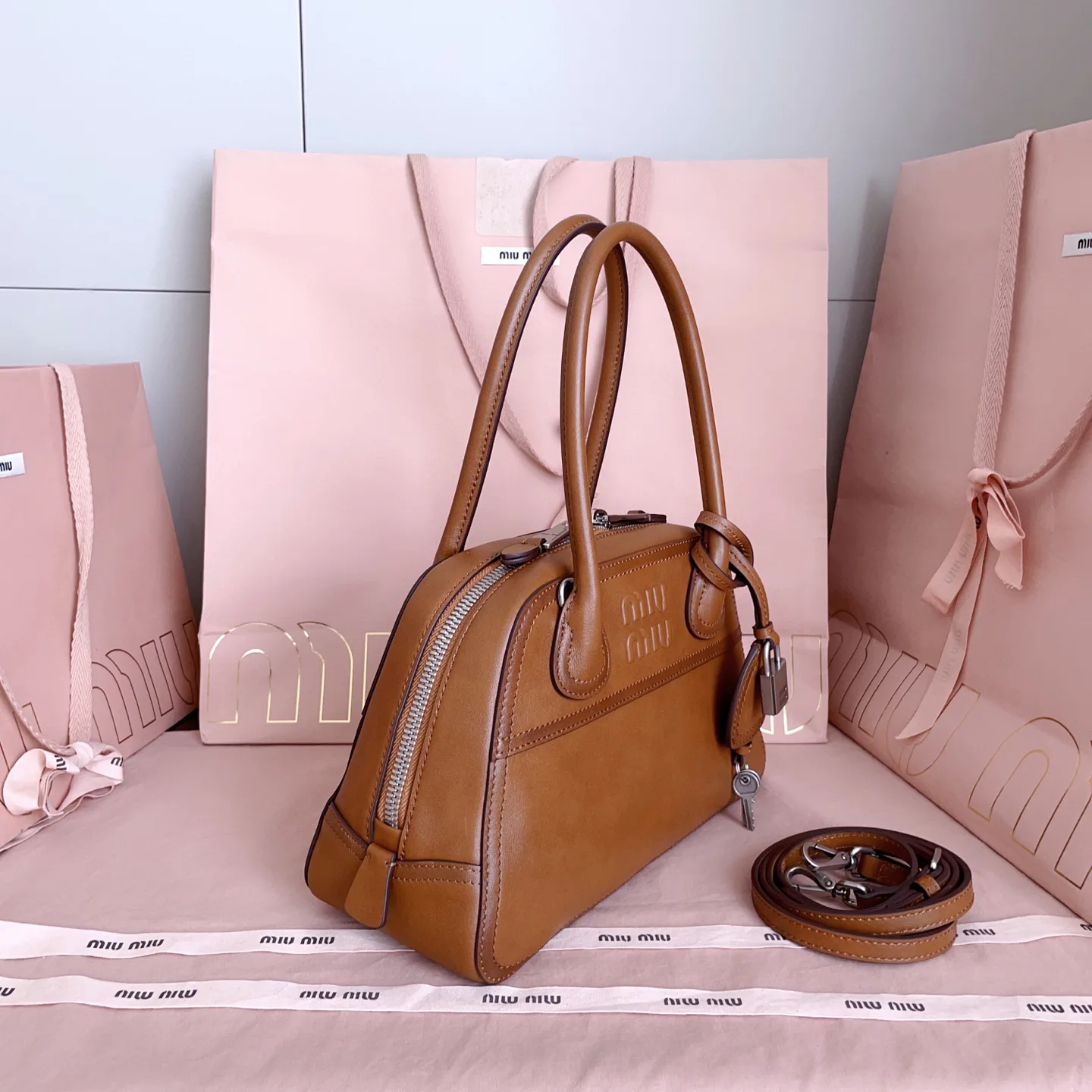 Классические Сумки Женские Miu Miu 18602461