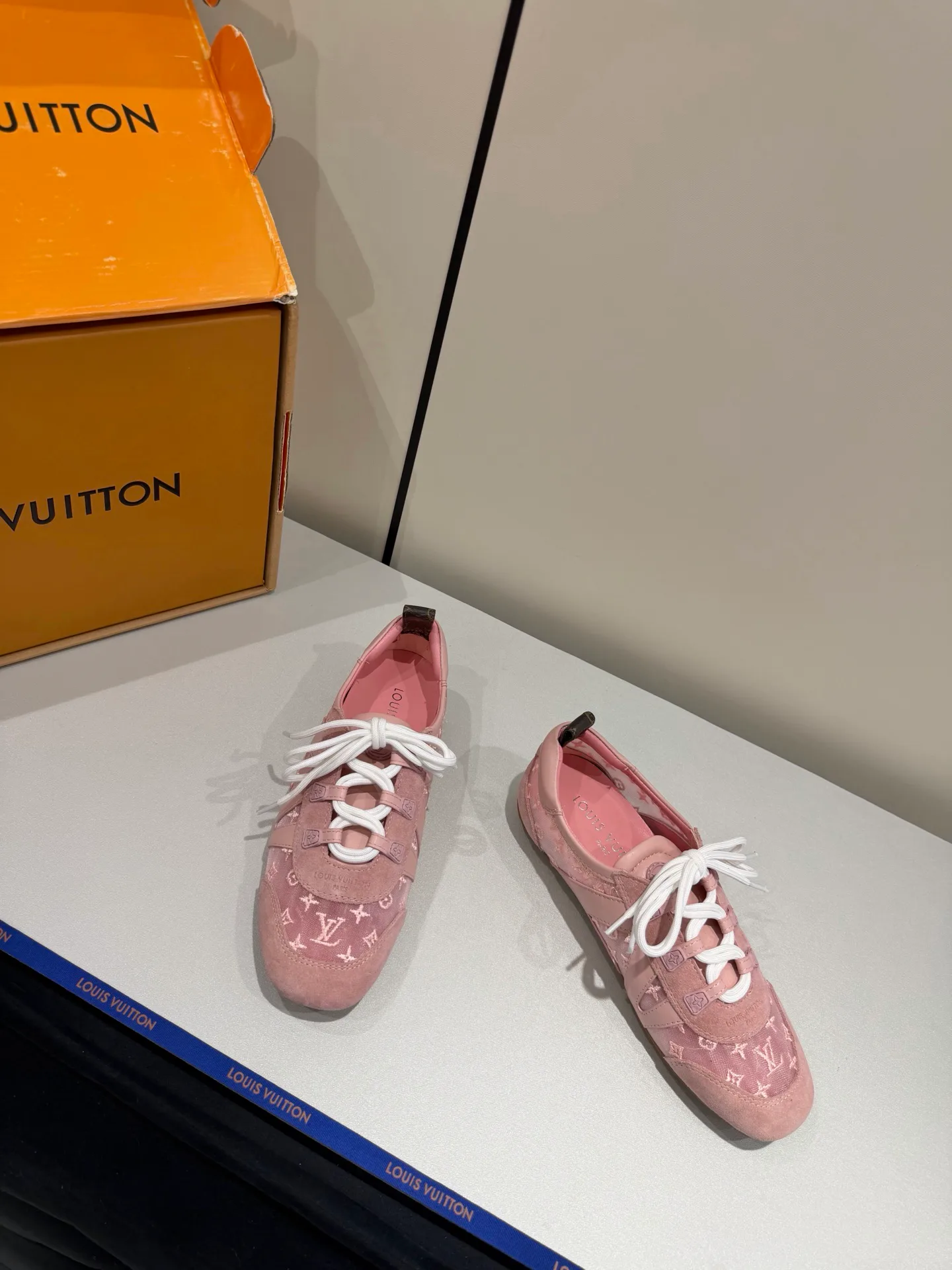 Women's Sneakers LOUIS VUITTON 17934913