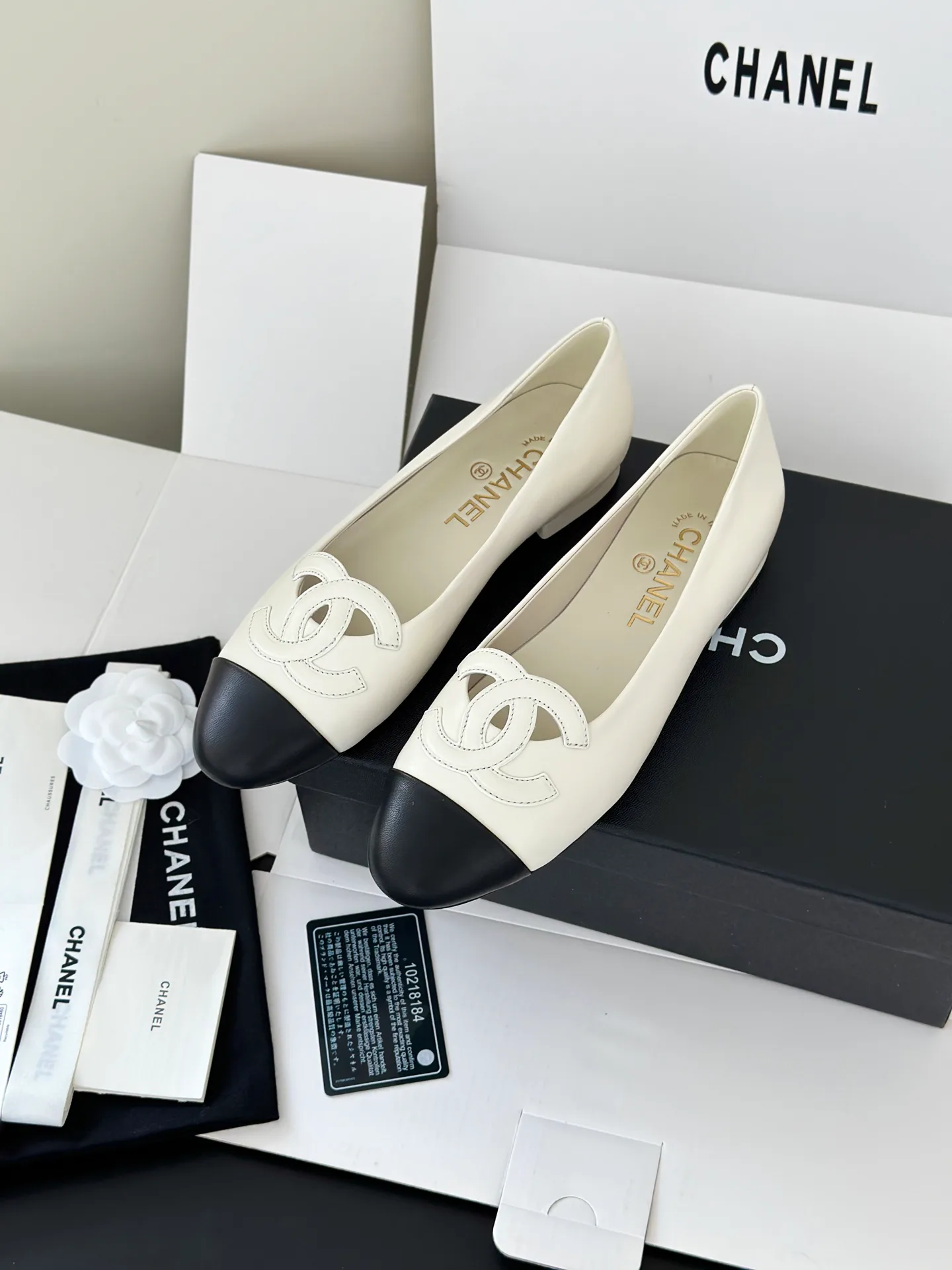 Women's Ballet Flats CHANEL 18143031
