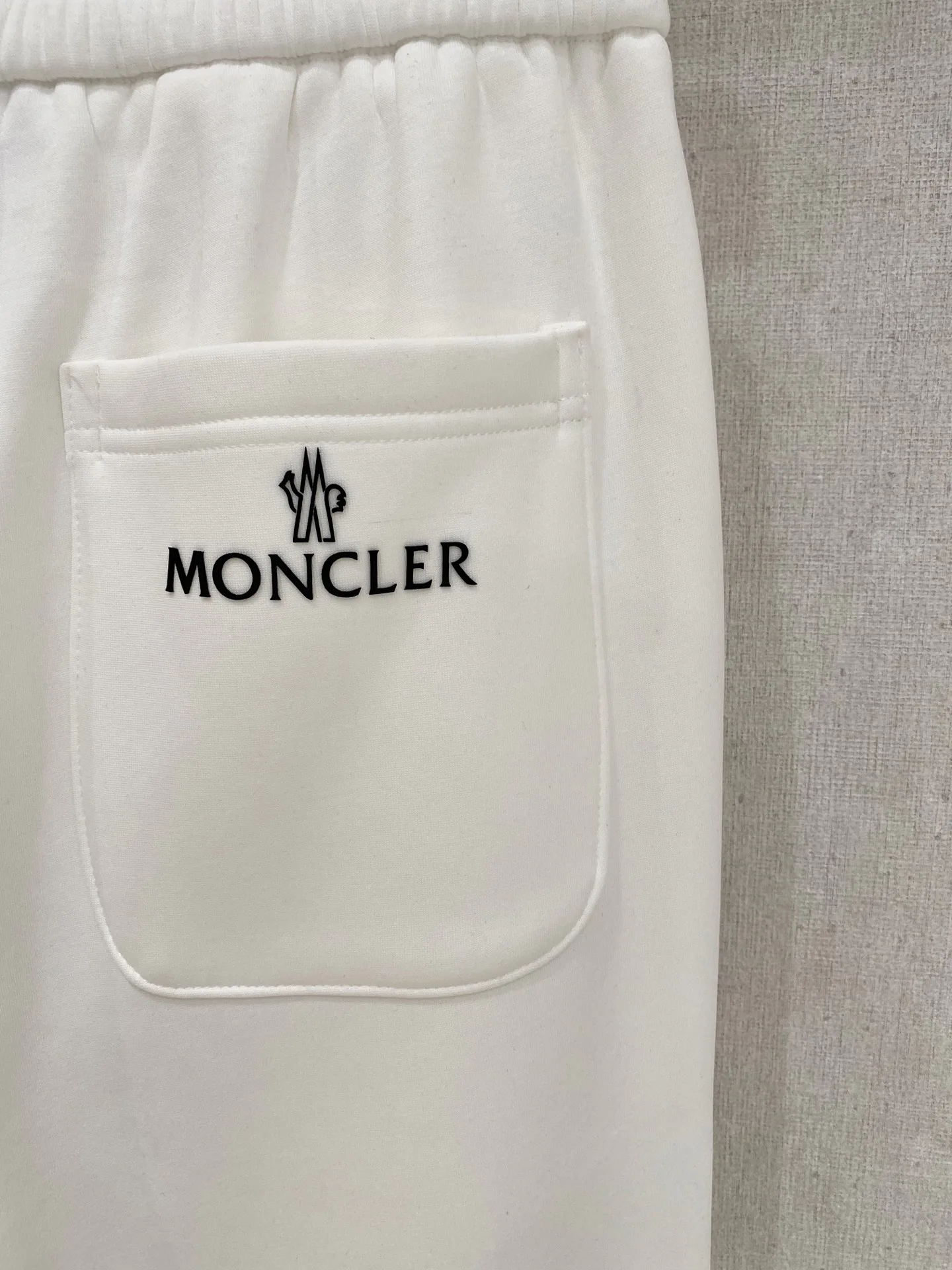 Men's Trousers MONCLER 18246761
