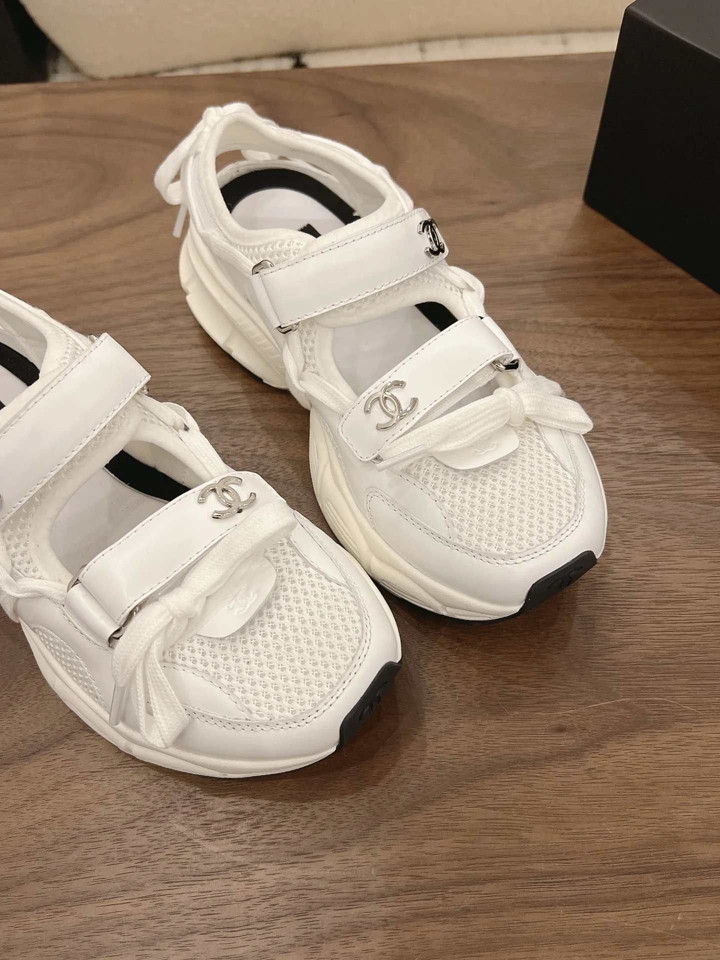 Women's Sneakers CHANEL 17077245