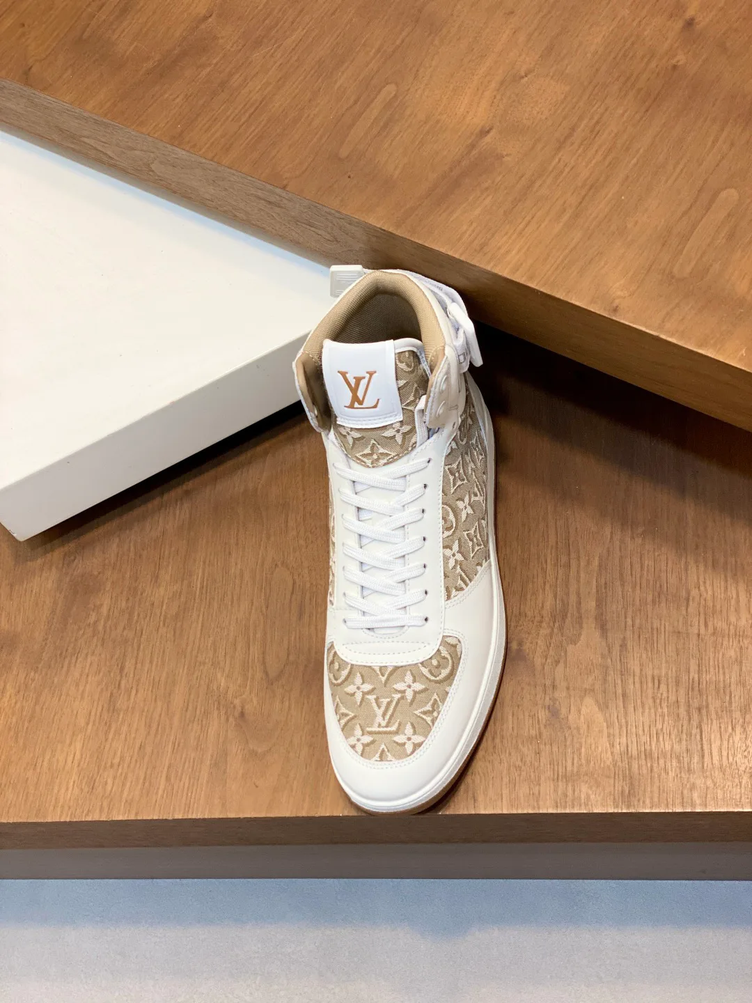 Men's Sneakers LOUIS VUITTON 18399954