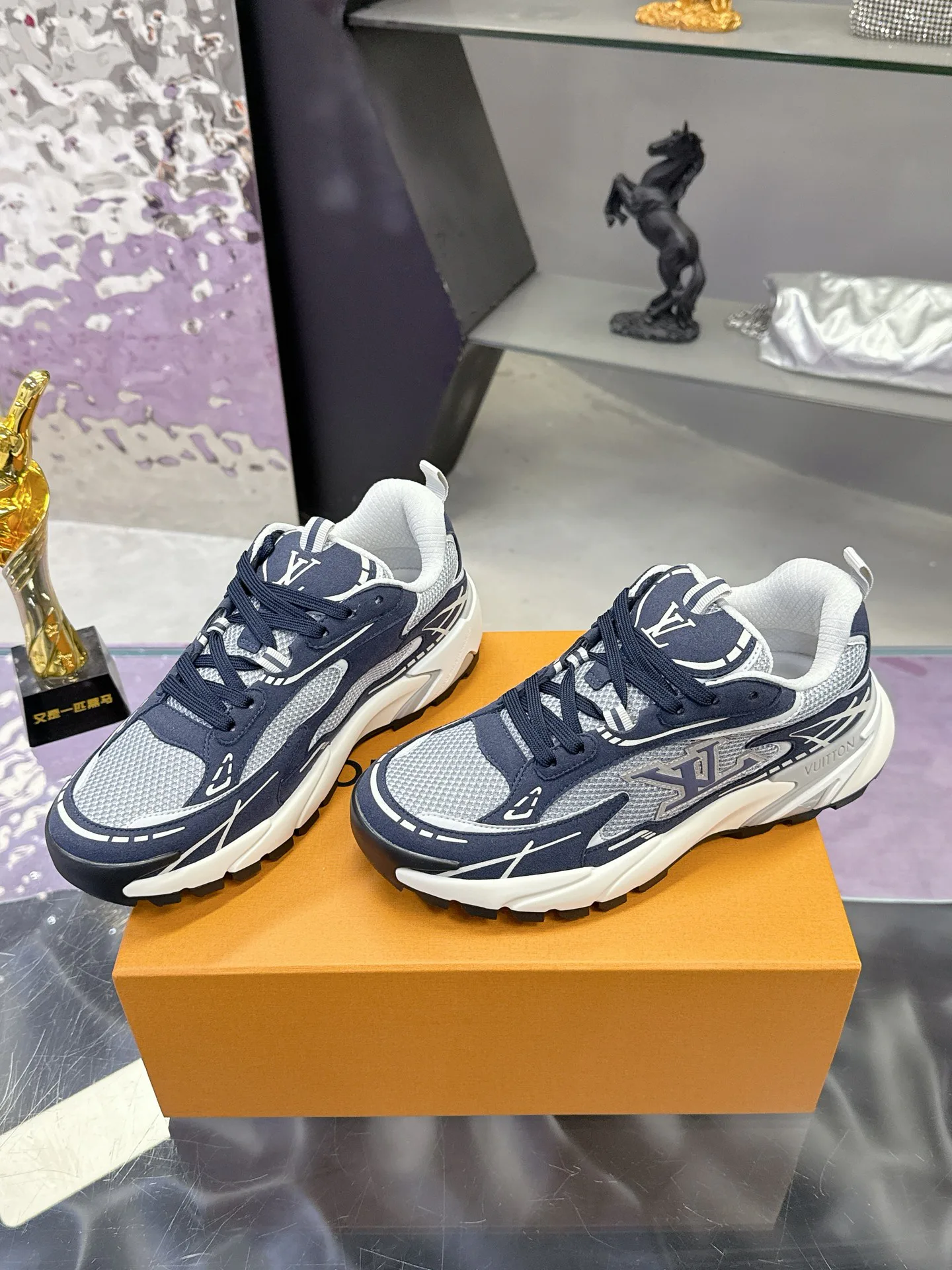 Men's Sneakers LOUIS VUITTON 17530450