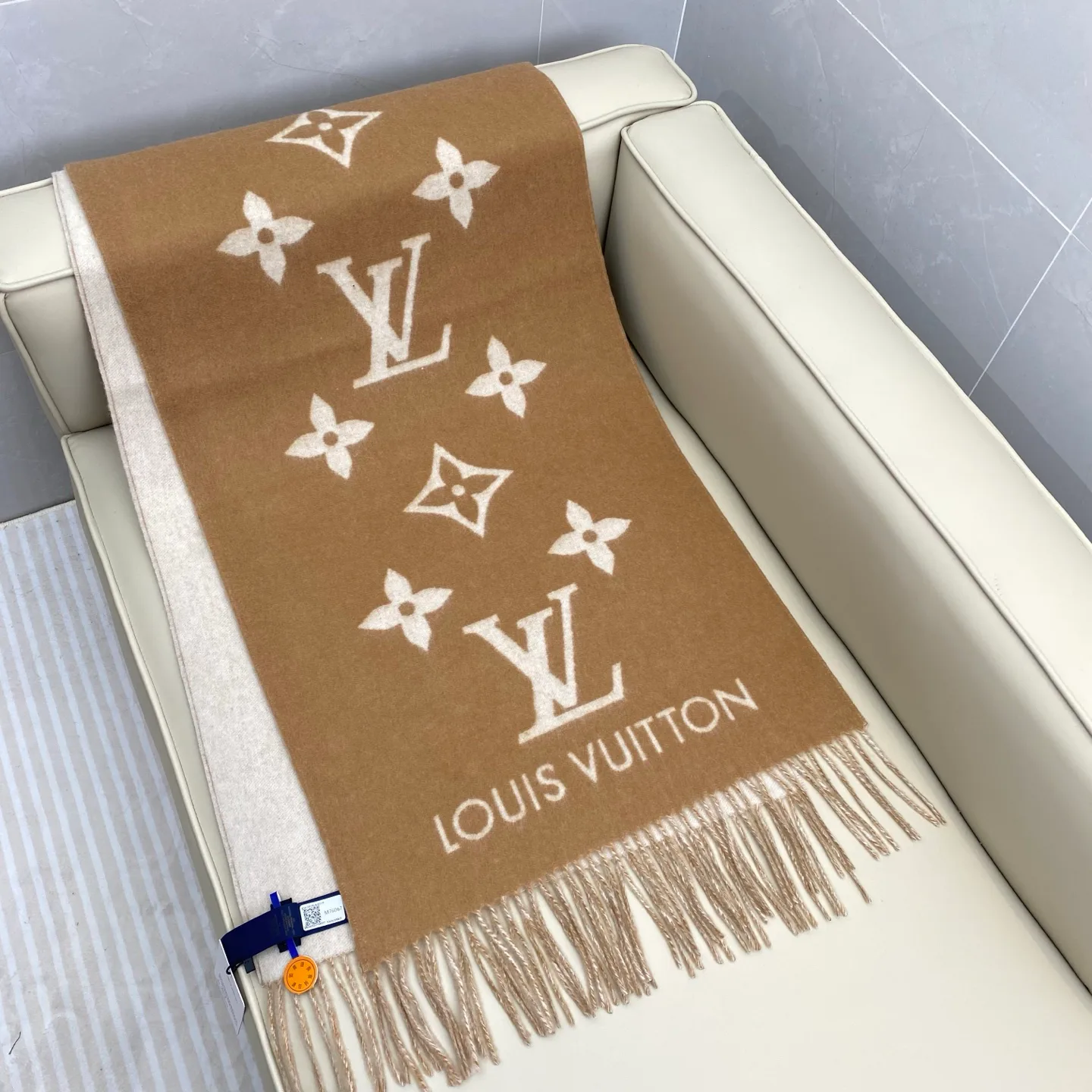 Scarves LOUIS VUITTON 18105570