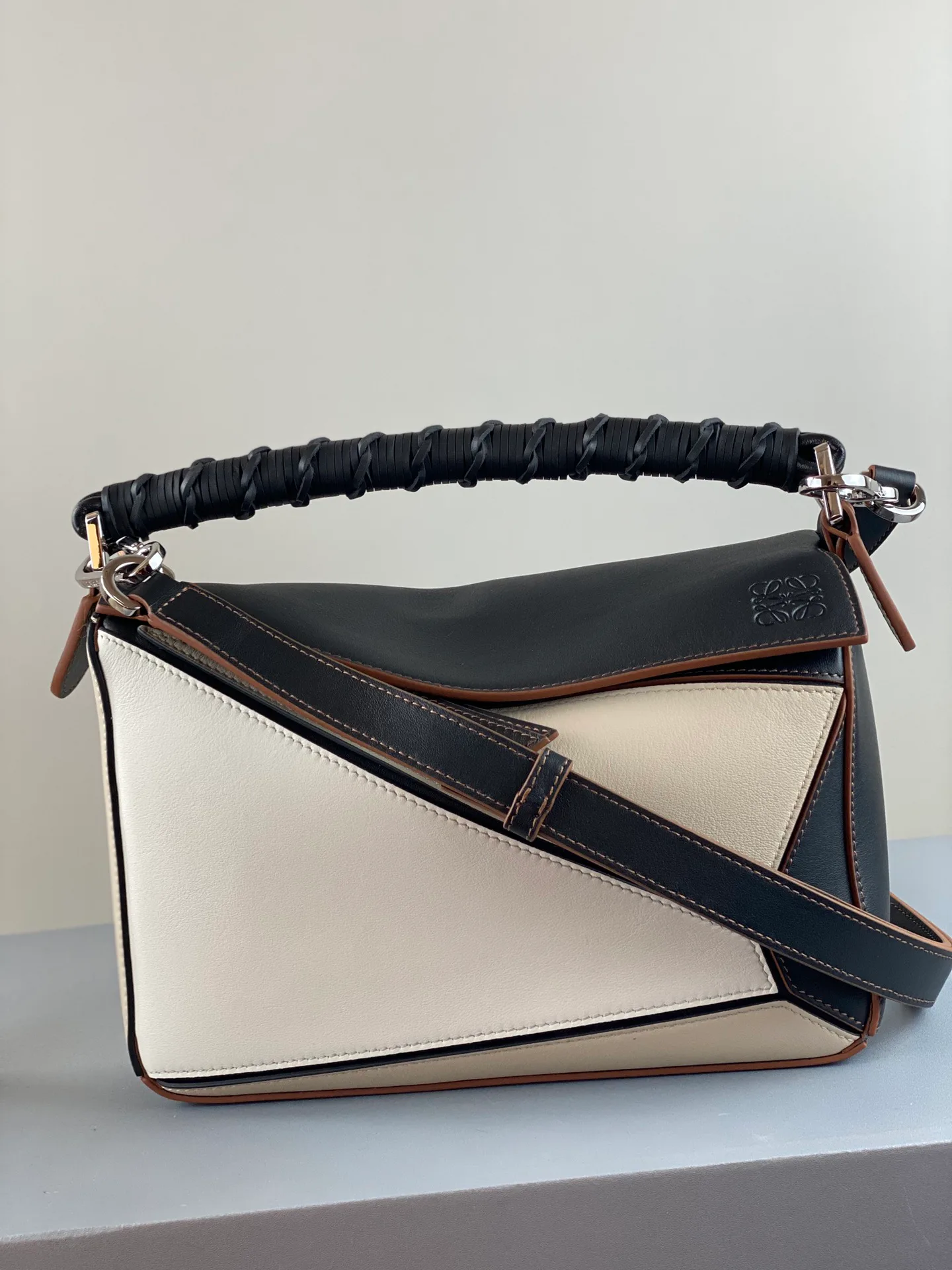 Women's Classic Handbags LOEWE 17271518