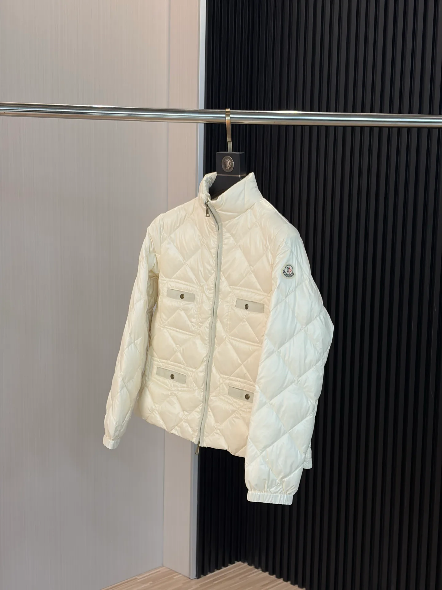 Women's Jackets And Down Jackets MONCLER 17897340
