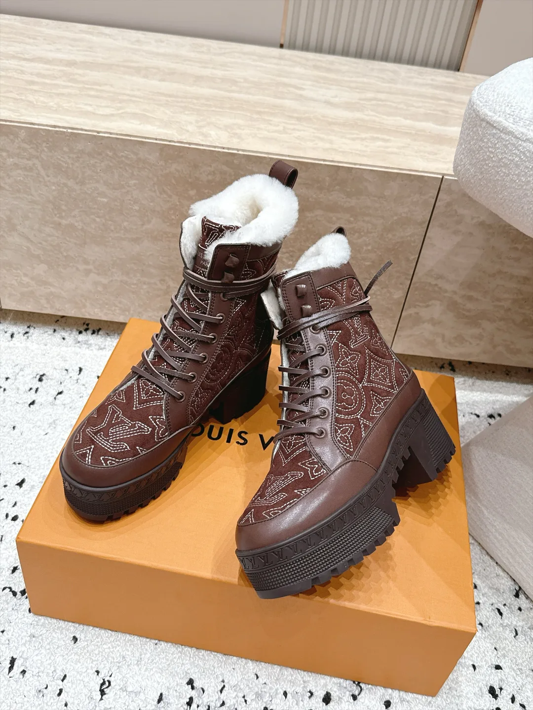 Women's Ankle Boots LOUIS VUITTON 18498030