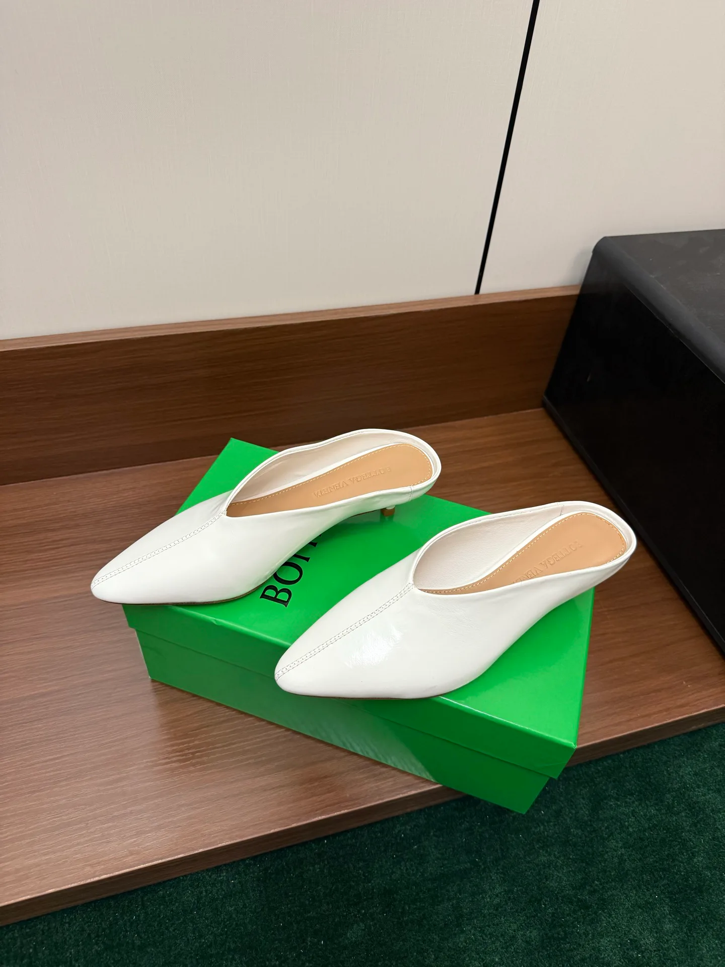 Women's Mules And Clogs BOTTEGA VENETA 17816994