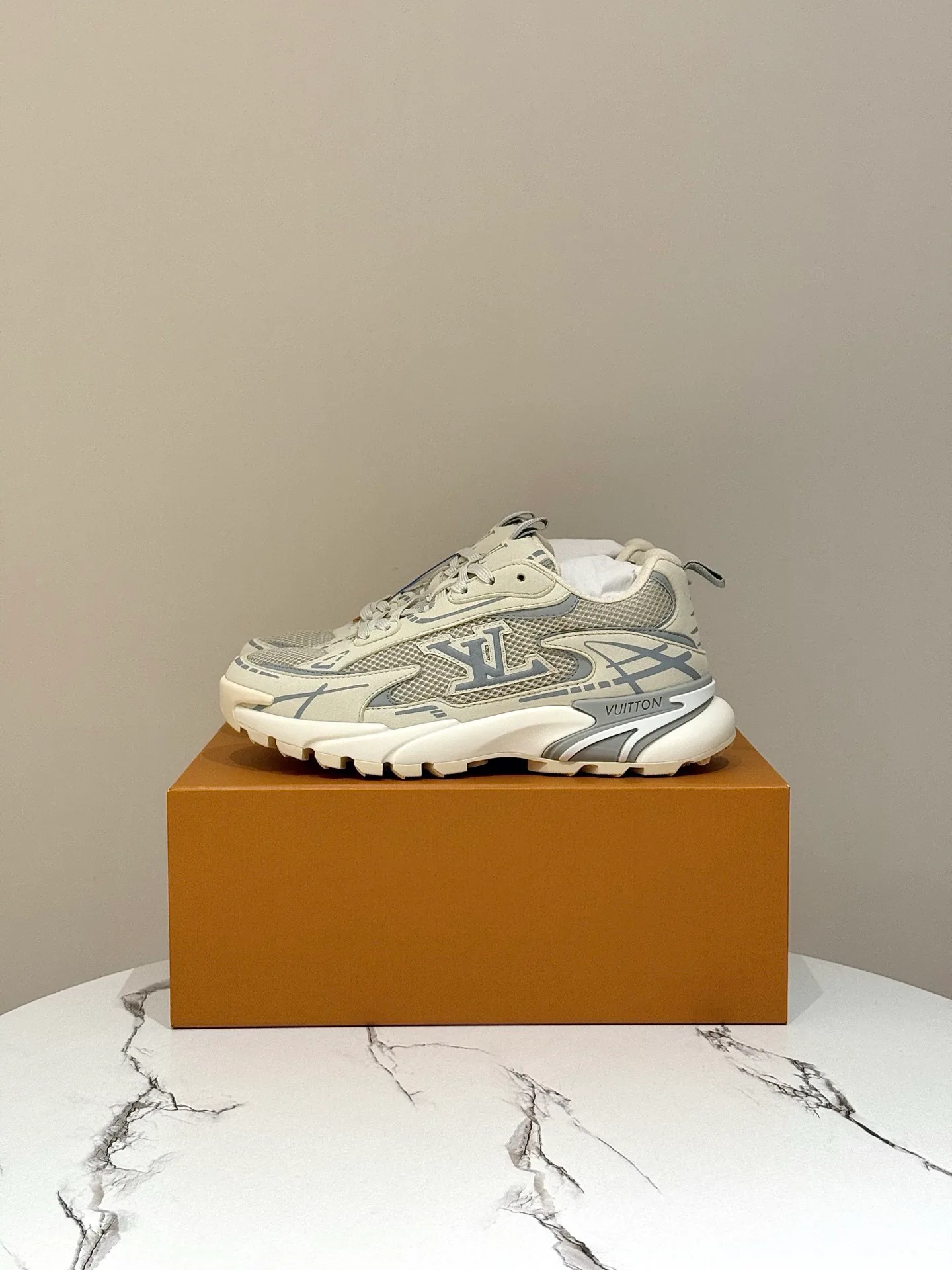 Women's Sneakers LOUIS VUITTON 17872793