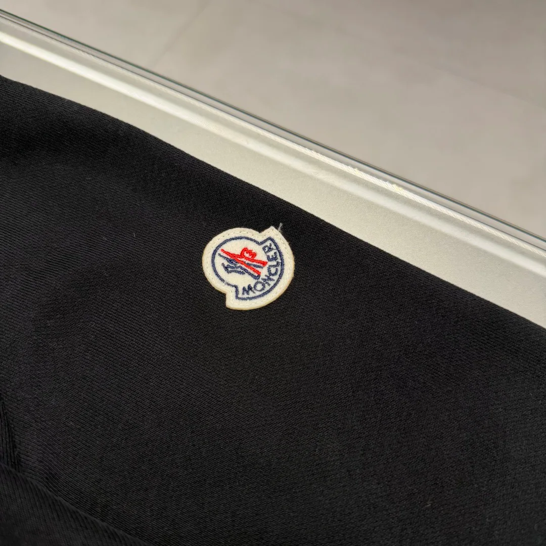 Men's Sweatshirts And Hoodies MONCLER 18227918
