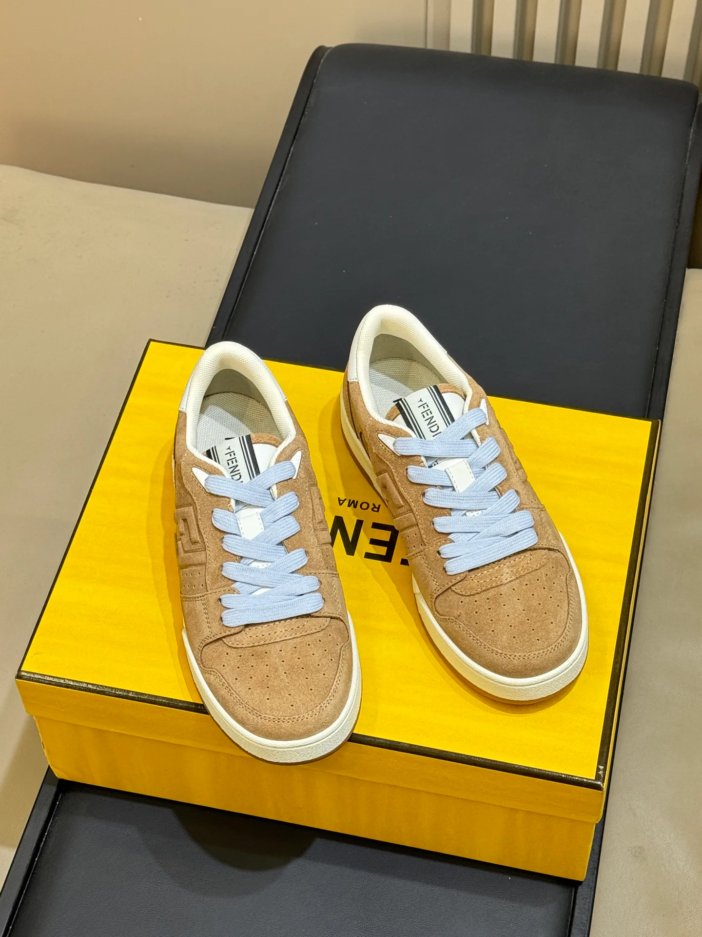 Women's Sneakers FENDI 18073182