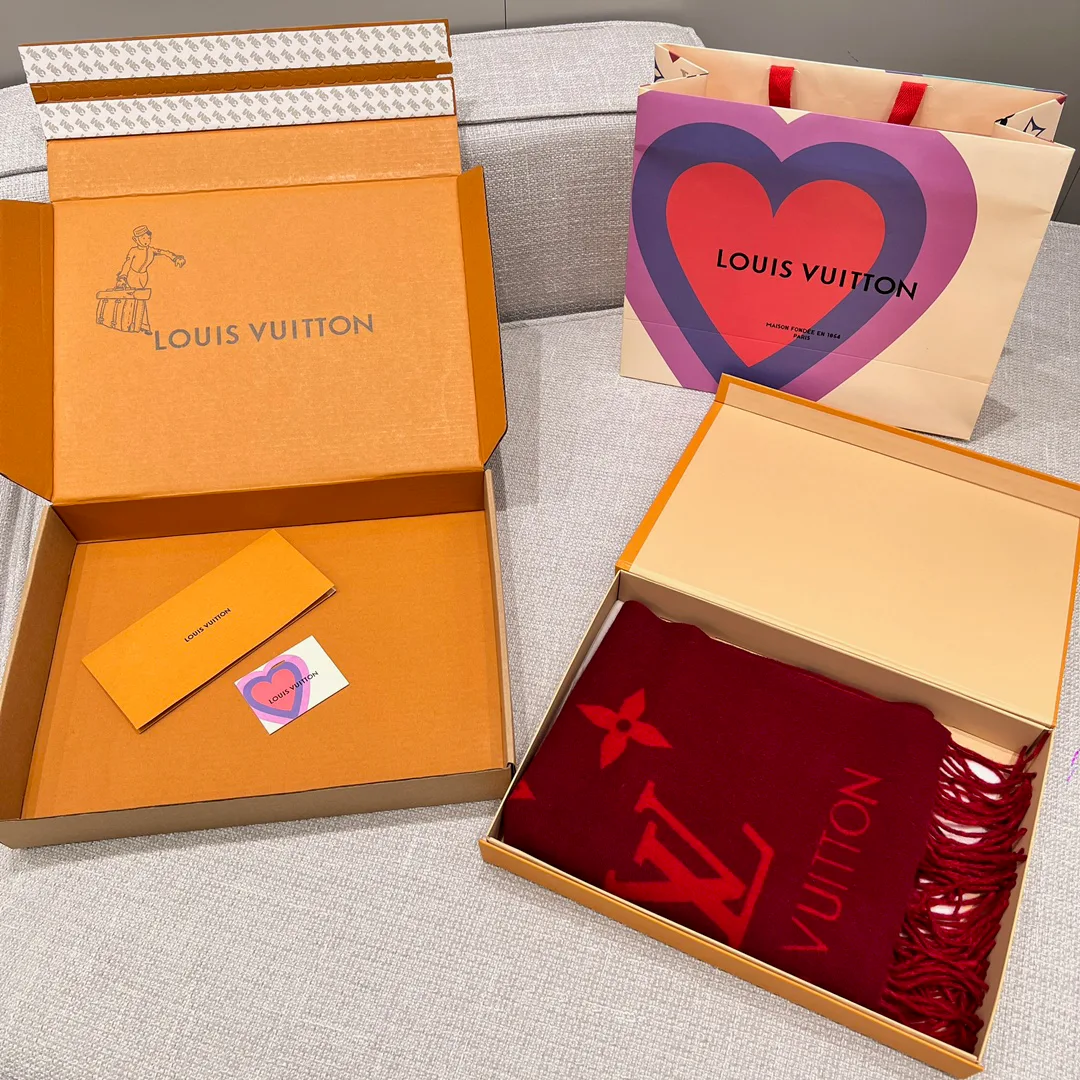 Scarves LOUIS VUITTON 18210431