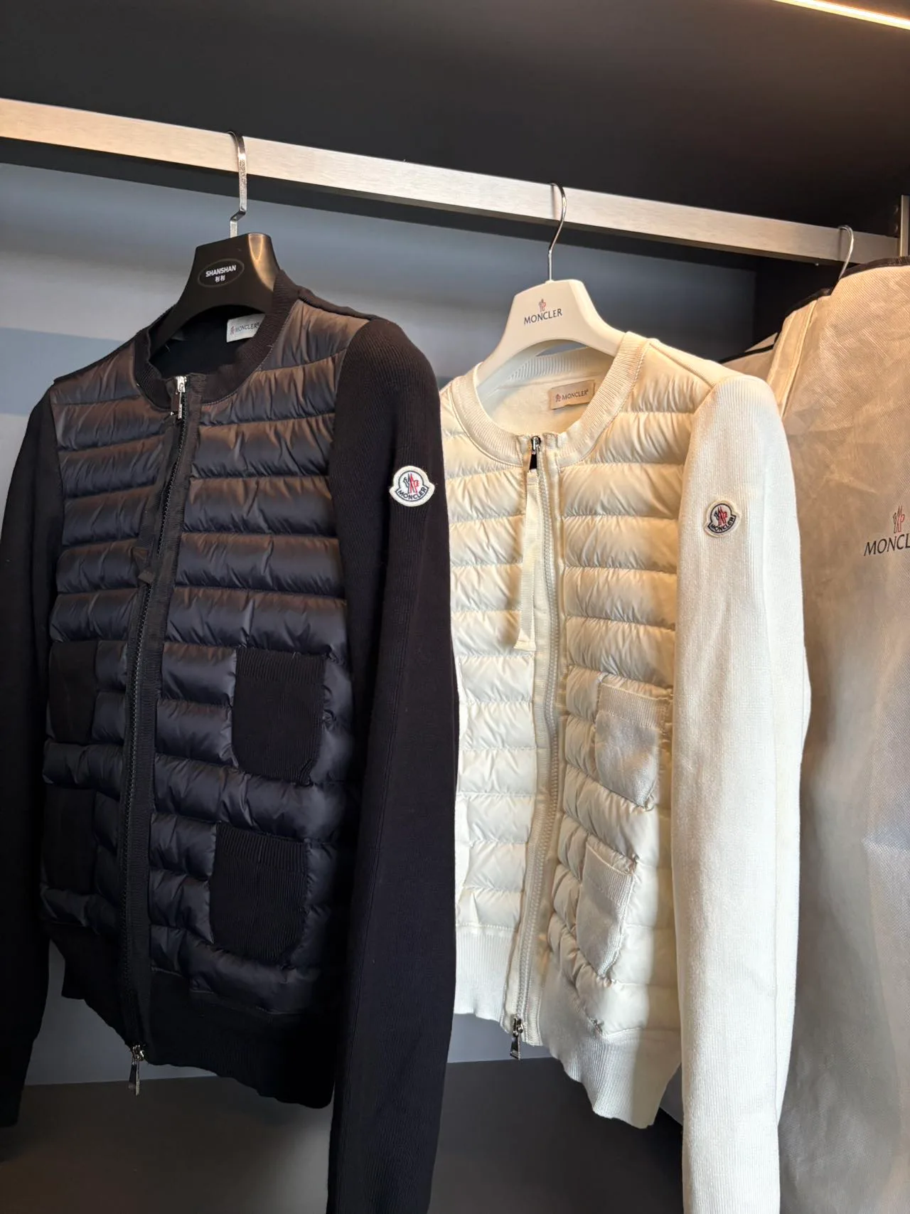 Women's Jackets And Down Jackets MONCLER 18110983