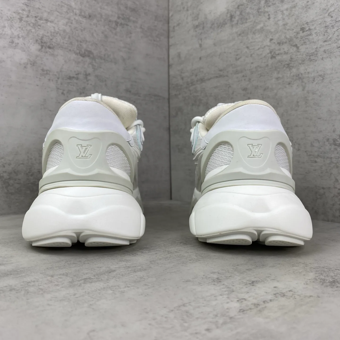 Women's Sneakers LOUIS VUITTON 18039581
