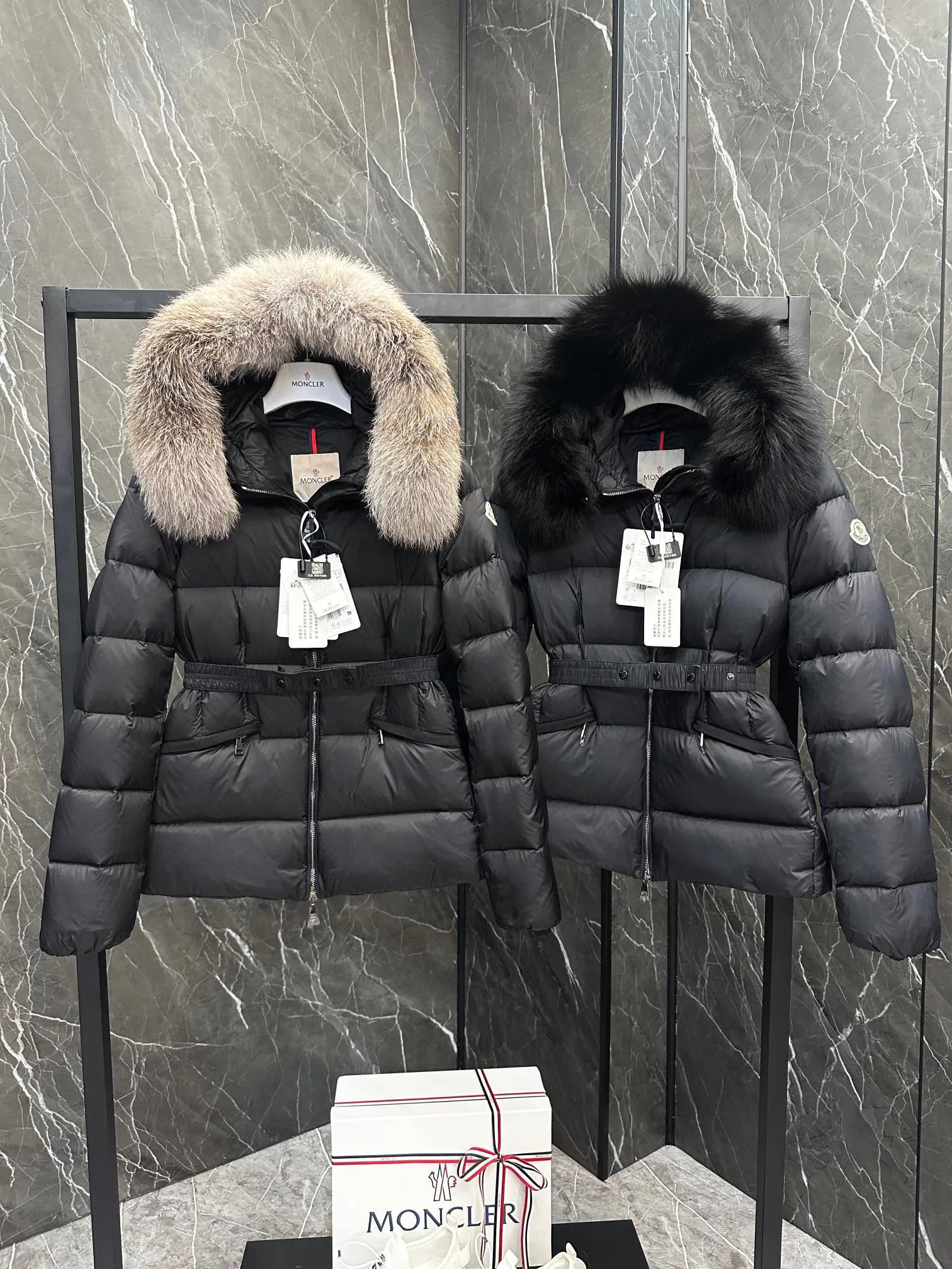 Women's Jackets And Down Jackets MONCLER 18130061