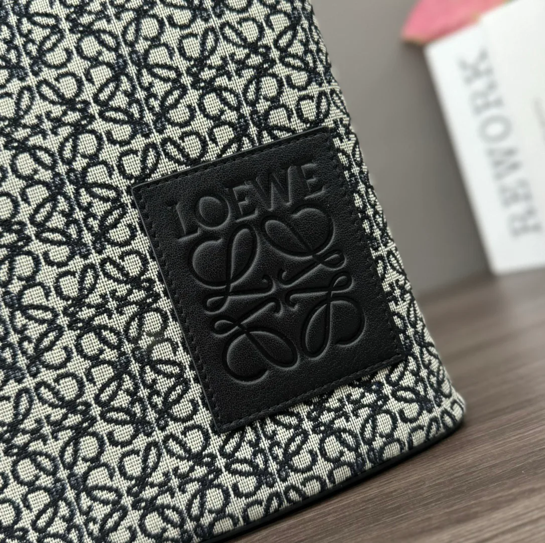 Women's Clutches LOEWE 18116452