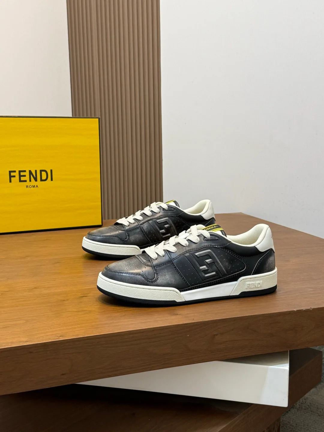Women's Sneakers FENDI 18116600