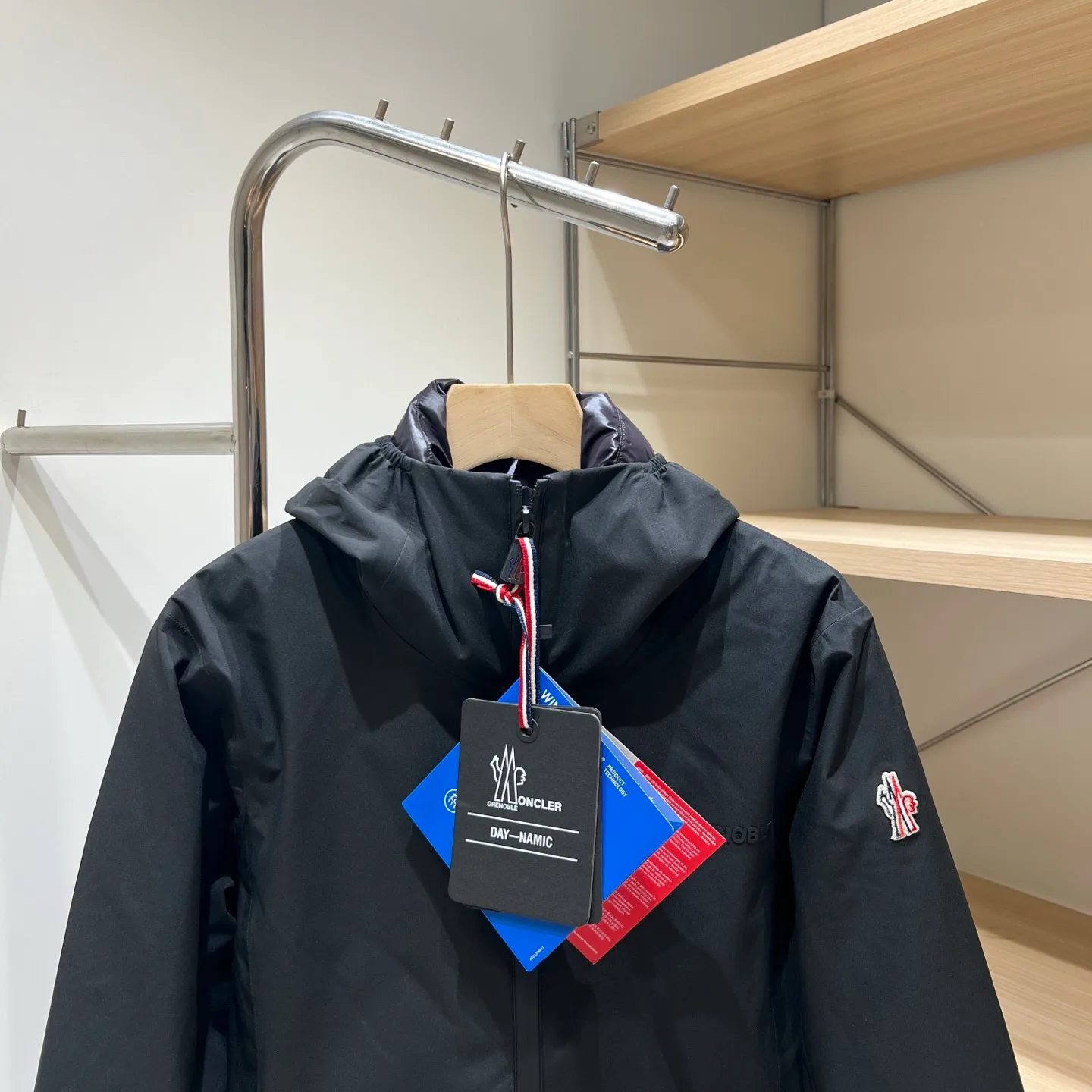 Women's Jackets And Down Jackets MONCLER 18131361