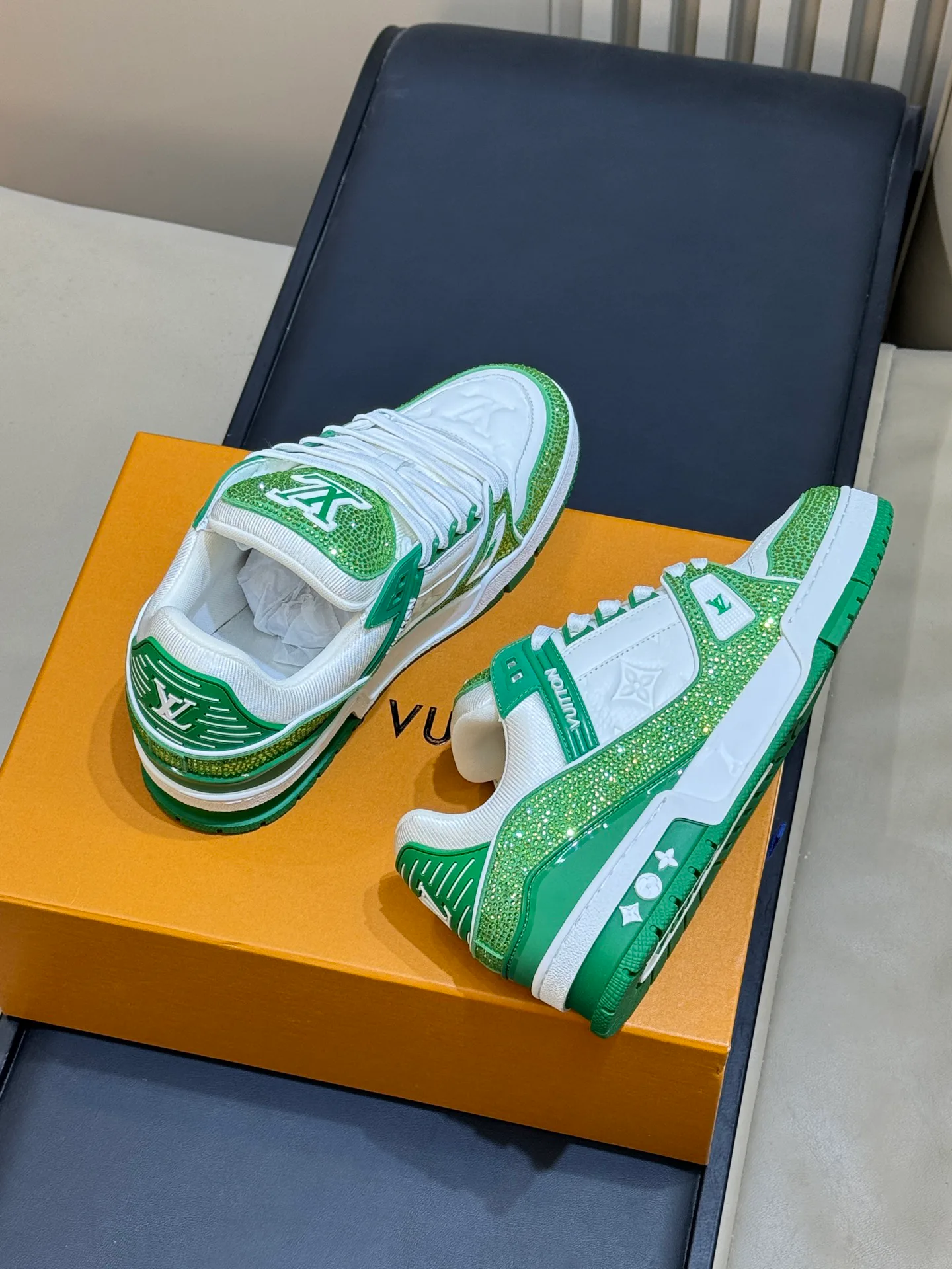 Women's Sneakers LOUIS VUITTON 18073569