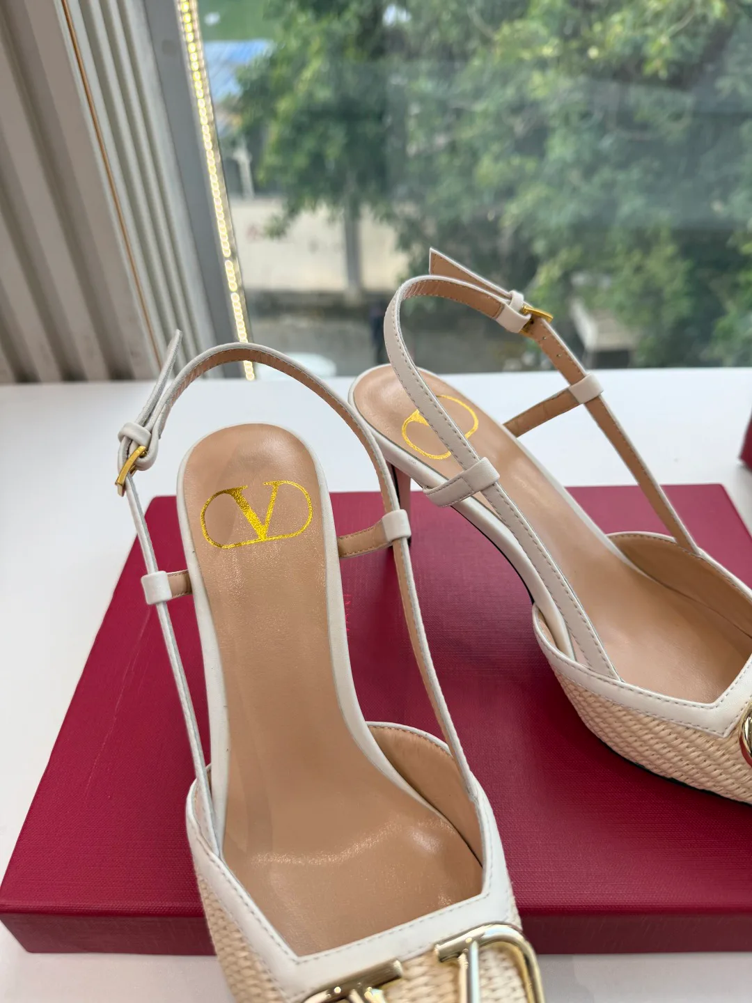 Women's Open-Toe Sandals VALENTINO 18356225