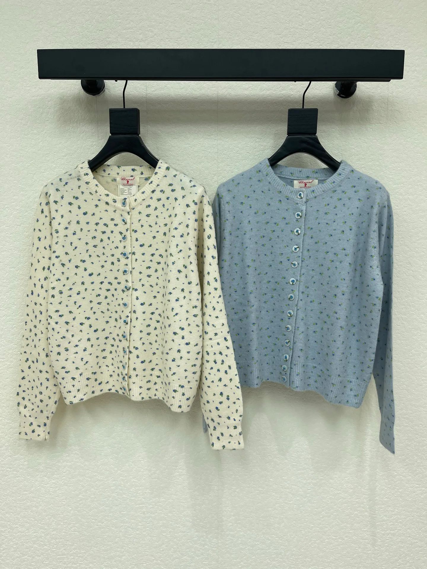 Women's Jumpers And Sweaters CHANEL 18031045