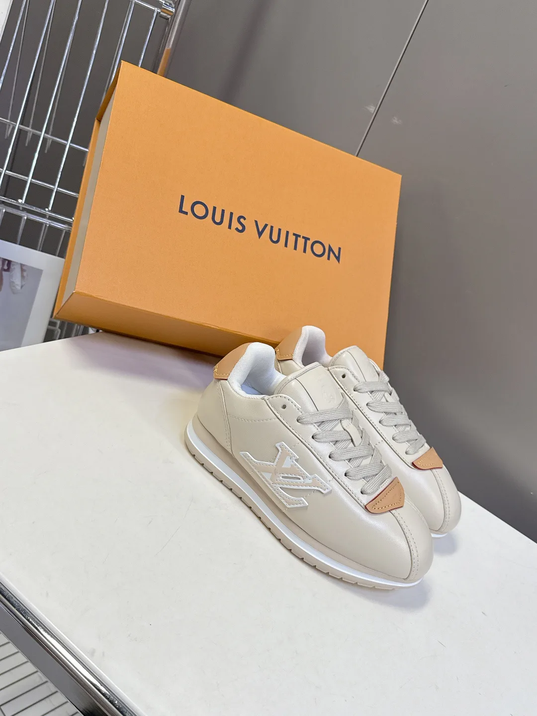 Women's Sneakers LOUIS VUITTON 18005441